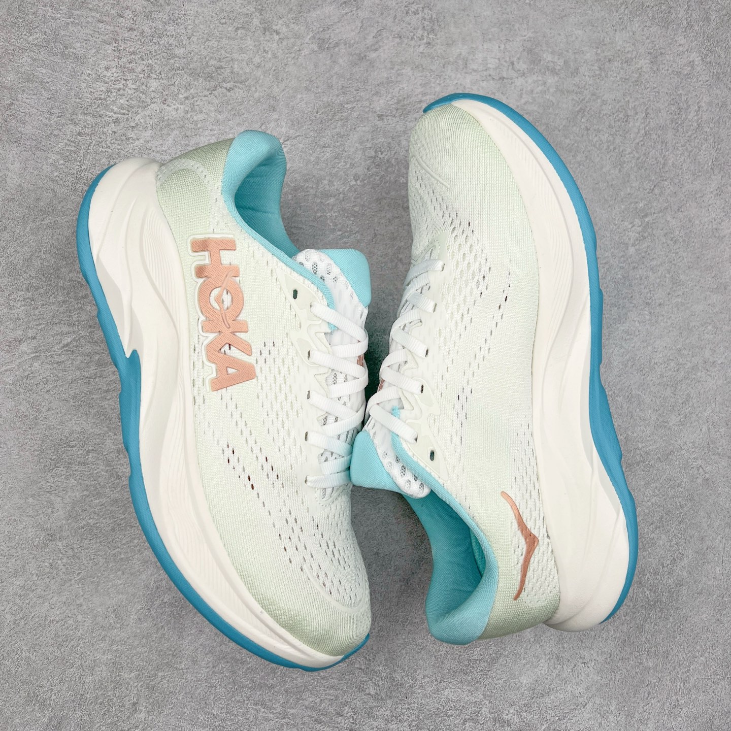 图片[3]-HOKA ONE ONE RINCON 4 舒适防滑耐磨低帮休闲跑步鞋 Rincon 4 是一款日常训练用的跑步鞋，踩上去的感觉很结实。它适合中短距离跑步，但如果您习惯于稍硬的感觉，也可以用于长距离跑步。但它的速度不够快，不能作为速度训练鞋，也不够柔软，不能作为恢复训练鞋，日常里程跑才是它的优势所在。如果您想尝试 Hoka 跑鞋，又想享受极具竞争力的价格，那就试试这款鞋吧。尺码：36 36.5 37.5 38 38.5 39 40 40.5 41 42 42.5 43 44 44.5 45-选品中心