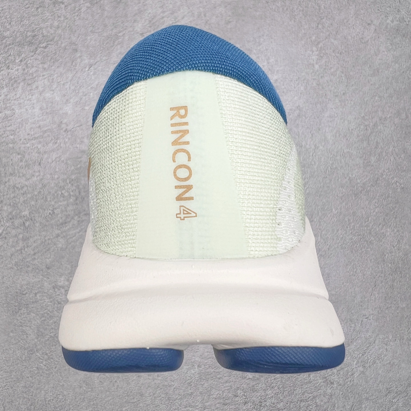 图片[8]-HOKA ONE ONE RINCON 4 舒适防滑耐磨低帮休闲跑步鞋 Rincon 4 是一款日常训练用的跑步鞋，踩上去的感觉很结实。它适合中短距离跑步，但如果您习惯于稍硬的感觉，也可以用于长距离跑步。但它的速度不够快，不能作为速度训练鞋，也不够柔软，不能作为恢复训练鞋，日常里程跑才是它的优势所在。如果您想尝试 Hoka 跑鞋，又想享受极具竞争力的价格，那就试试这款鞋吧。尺码：36 36.5 37.5 38 38.5 39 40 40.5 41 42 42.5 43 44 44.5 45-选品中心