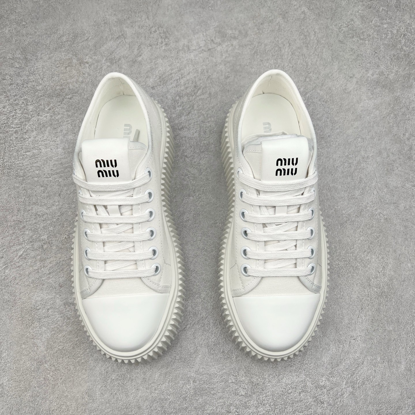 图片[2]-MIU MIU缪缪 牛仔布 低帮 舒适系带 低帮 时尚板鞋 女款 尺码：35 36 37 38 39-选品中心