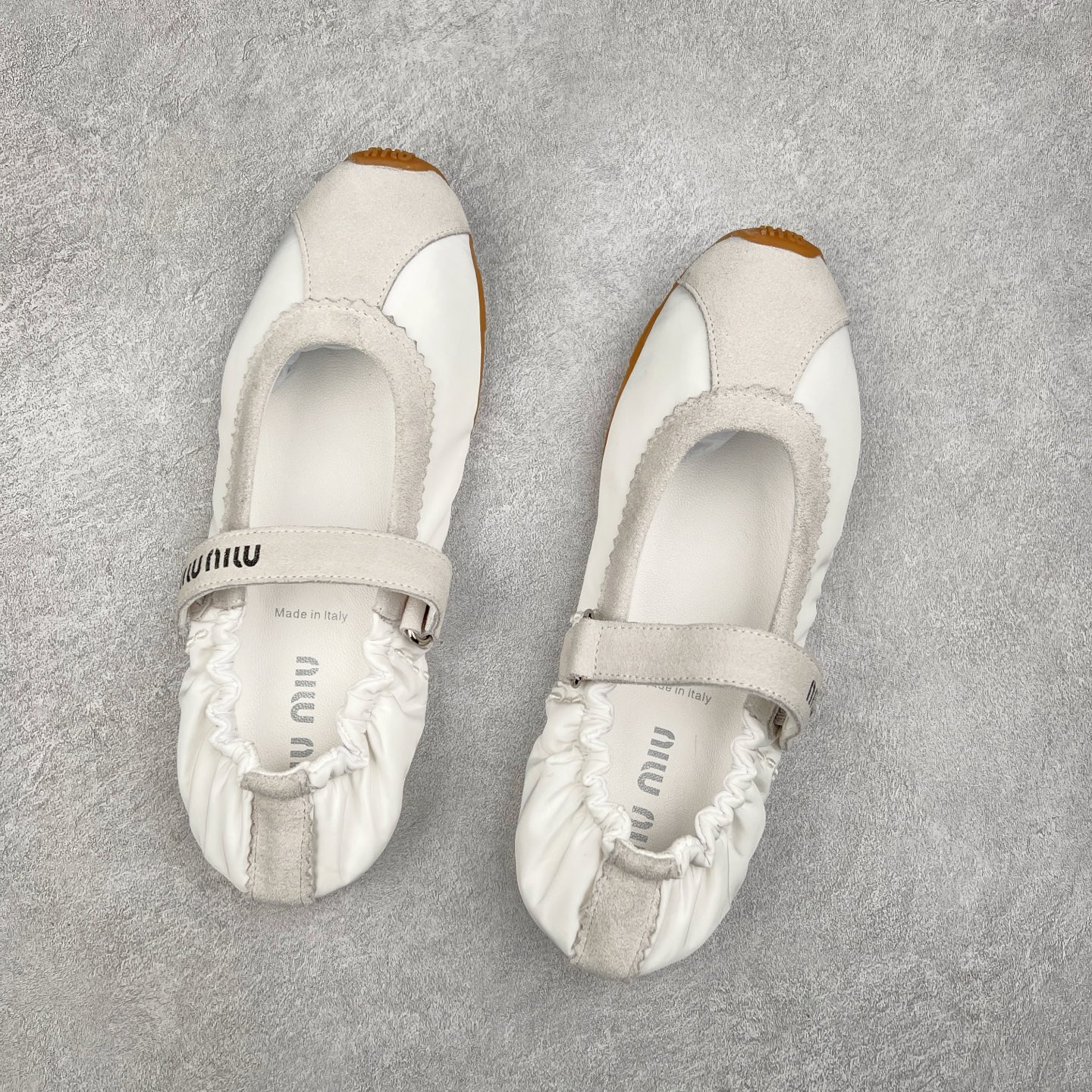 图片[3]-MiuMiu/缪缪25ss早春走秀新款一脚蹬懒人鞋玛丽珍芭蕾舞鞋·平底单鞋 官方春夏走秀新款，时髦百搭·即可咸又可甜·一点也不磨脚·无论光脚穿还是搭配袜子穿都超级减龄 ♛ 超级无敌百搭！（✅ZP开发） 鞋面：翻毛皮➕原版布料 内里：羊皮 鞋底：原版大底 尺码：35-40-选品中心