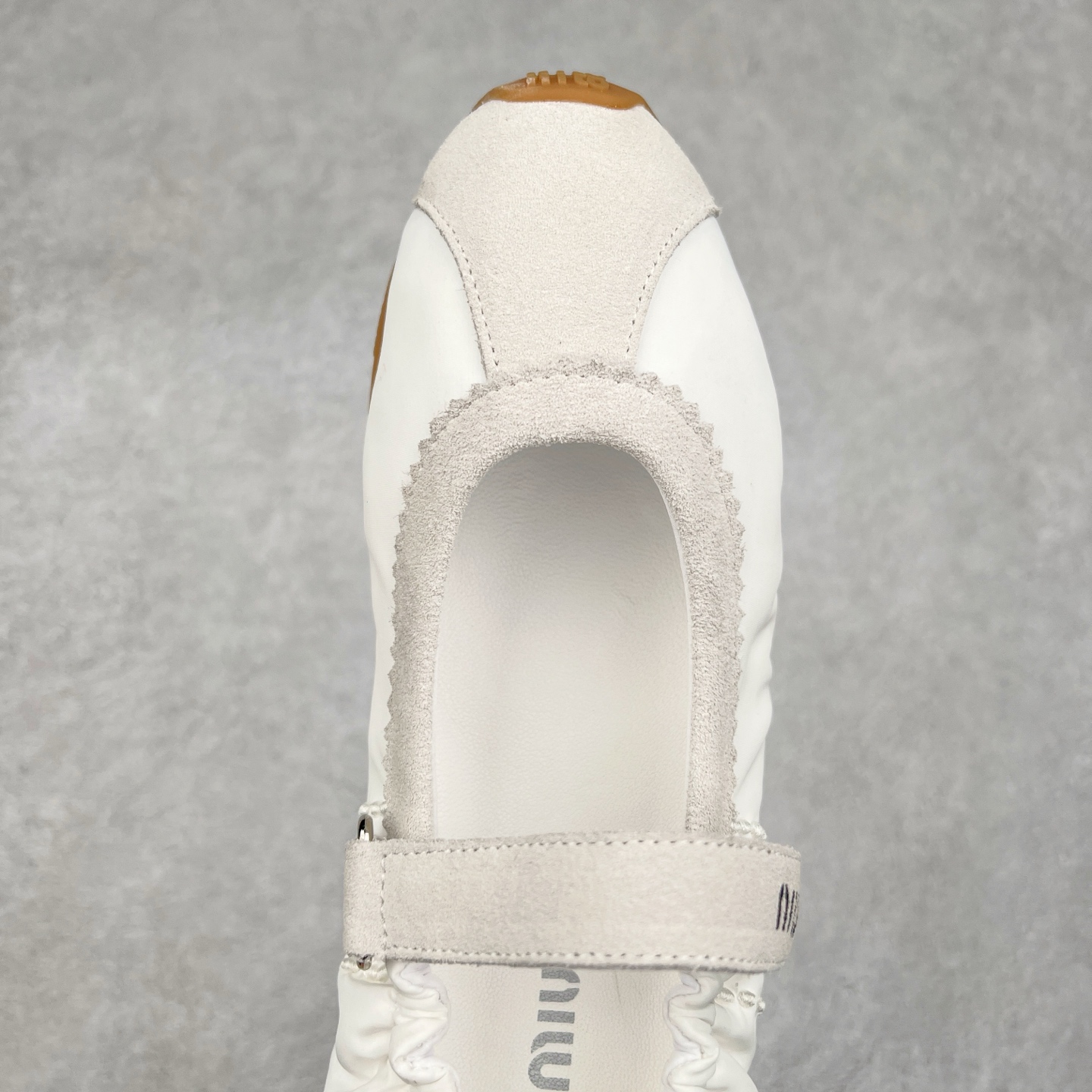 图片[4]-MiuMiu/缪缪25ss早春走秀新款一脚蹬懒人鞋玛丽珍芭蕾舞鞋·平底单鞋 官方春夏走秀新款，时髦百搭·即可咸又可甜·一点也不磨脚·无论光脚穿还是搭配袜子穿都超级减龄 ♛ 超级无敌百搭！（✅ZP开发） 鞋面：翻毛皮➕原版布料 内里：羊皮 鞋底：原版大底 尺码：35-40-选品中心