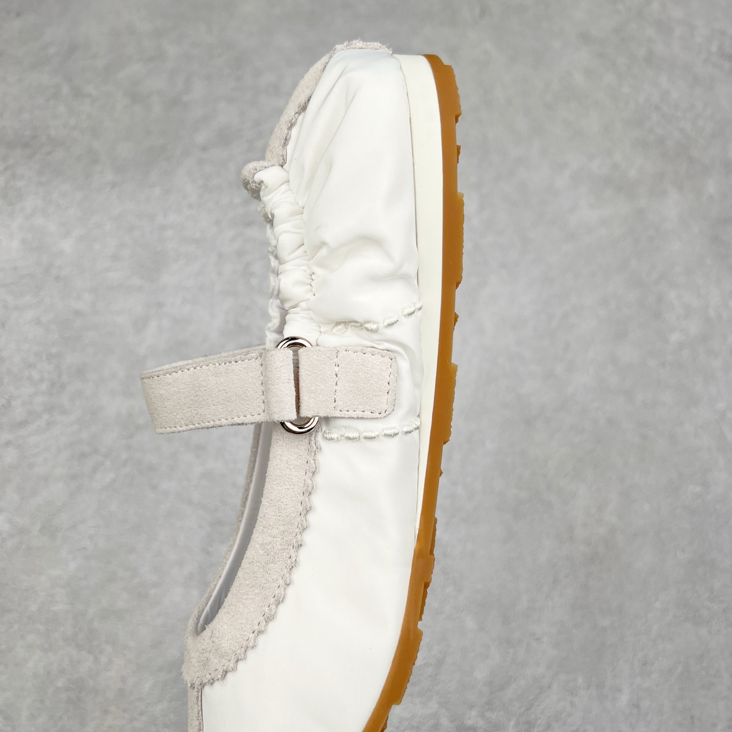 图片[7]-MiuMiu/缪缪25ss早春走秀新款一脚蹬懒人鞋玛丽珍芭蕾舞鞋·平底单鞋 官方春夏走秀新款，时髦百搭·即可咸又可甜·一点也不磨脚·无论光脚穿还是搭配袜子穿都超级减龄 ♛ 超级无敌百搭！（✅ZP开发） 鞋面：翻毛皮➕原版布料 内里：羊皮 鞋底：原版大底 尺码：35-40-选品中心