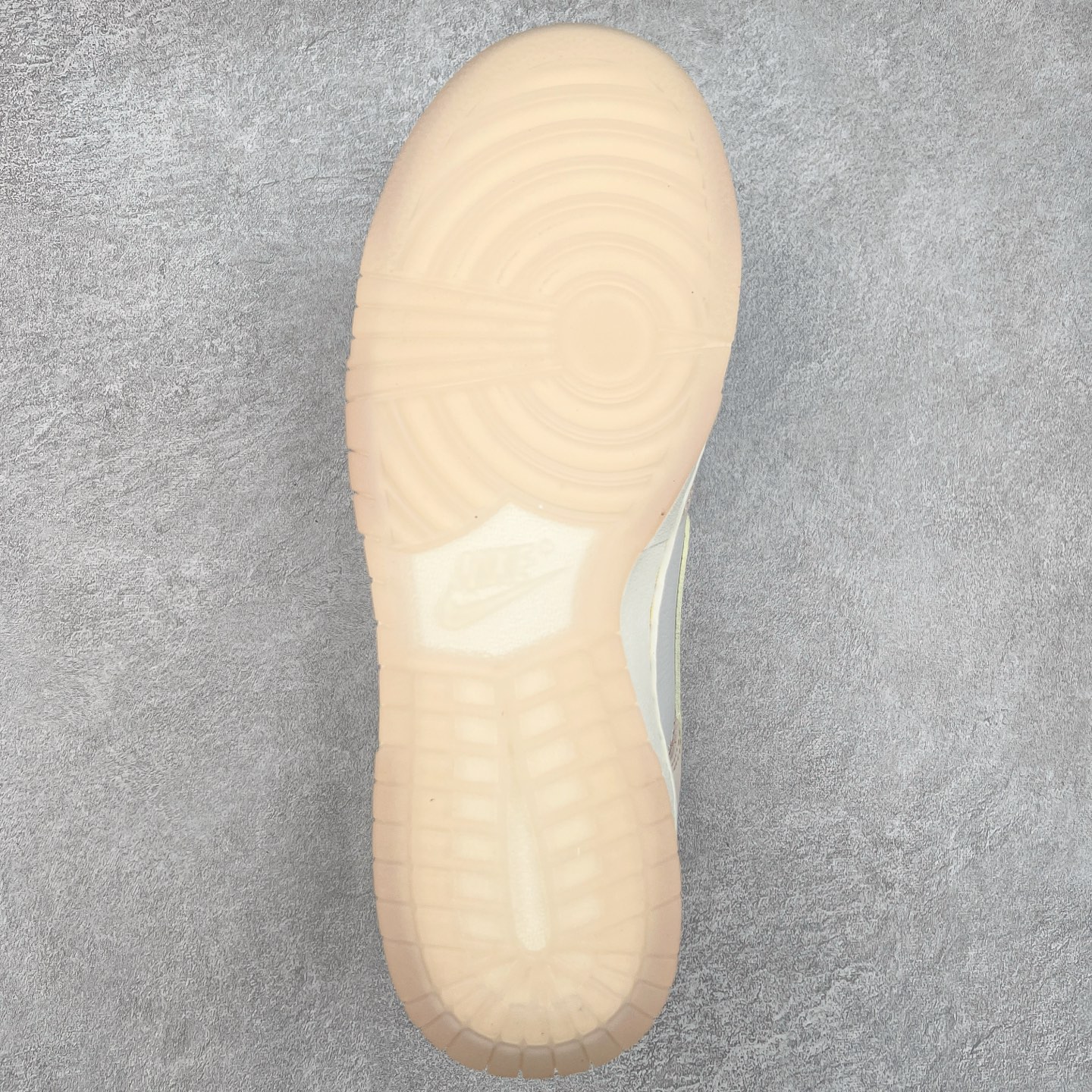 图片[9]-＃F版 NK Dunk Low 浅粉 FB7901-501 性价比王者 极限压缩利润空间 超乎所想的高性价比 用料绝不含糊 原盒原配 正确耐磨橡胶大底 超高清洁度 全鞋零毛边皮料切割 全套原楦原模倾力打造完美版型 尺码：36 36.5 37.5 38 38.5 39 40 40.5 41 42 42.5 43 44 44.5 45 46 47.5-选品中心