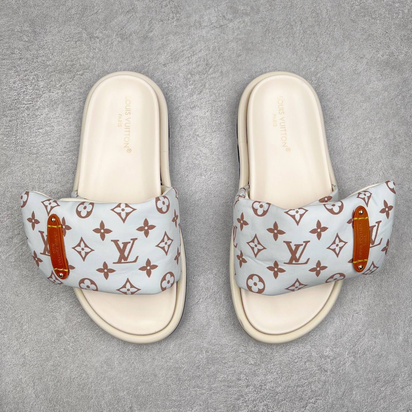 图片[2]-Louis Vuitton lv 2024专柜 春夏新款 最高限定专柜上新 LV情侣厚底魔术贴拖鞋明星同款 网红博主推荐 原版开模 代购版本 Lv 原版3D打印老花 内里海绵 水台4.5CM 原版私膜 真皮大底 全套专柜包装尺码：35 36 37 38 39 40 41 42 43 44-选品中心