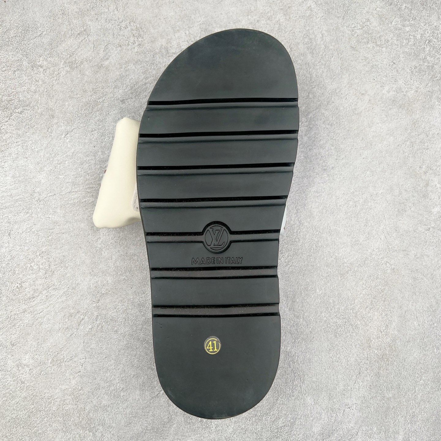 图片[9]-Louis Vuitton lv 2024专柜 春夏新款 最高限定专柜上新 LV情侣厚底魔术贴拖鞋明星同款 网红博主推荐 原版开模 代购版本 Lv 原版3D打印老花 内里海绵 水台4.5CM 原版私膜 真皮大底 全套专柜包装尺码：35 36 37 38 39 40 41 42 43 44-选品中心