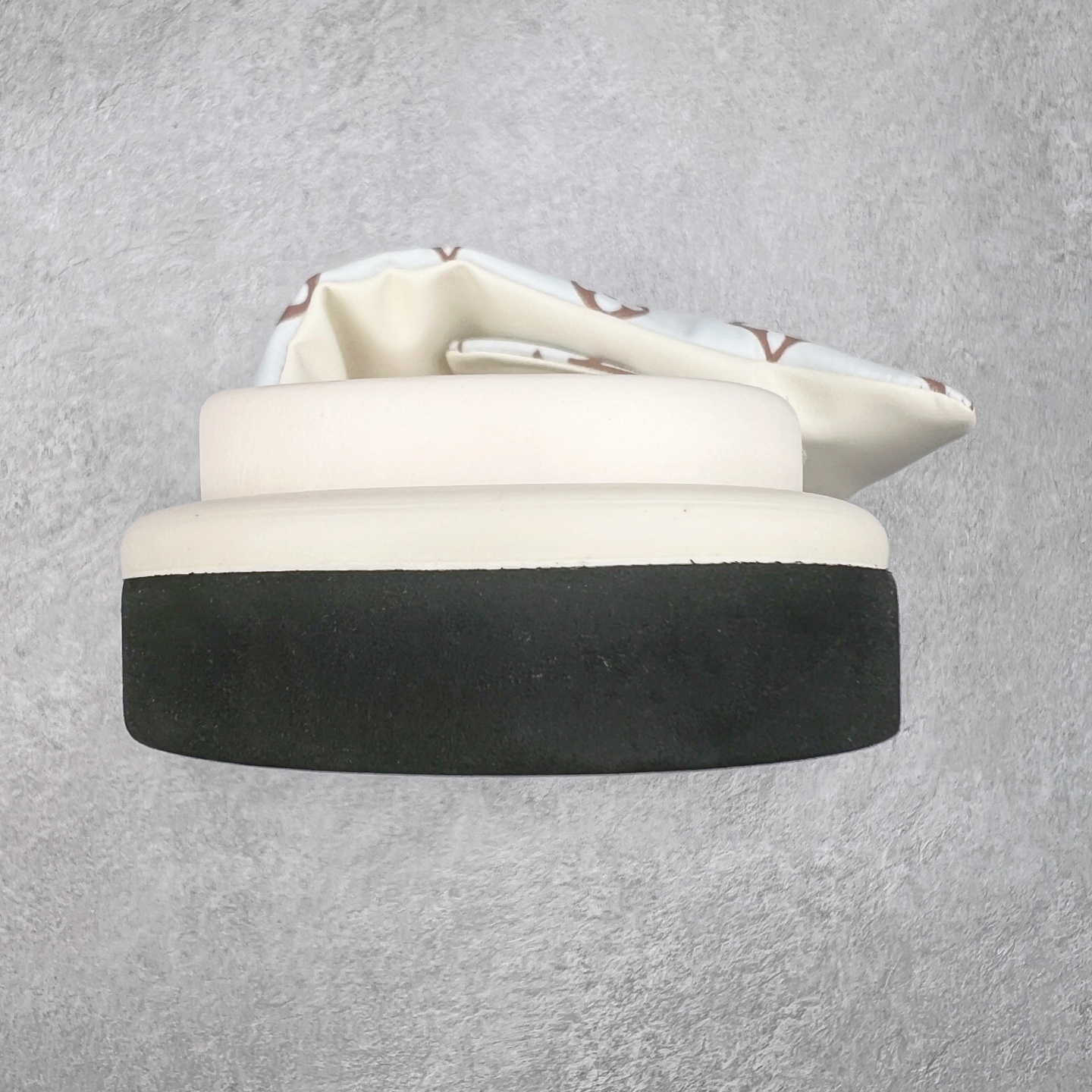 图片[8]-Louis Vuitton lv 2024专柜 春夏新款 最高限定专柜上新 LV情侣厚底魔术贴拖鞋明星同款 网红博主推荐 原版开模 代购版本 Lv 原版3D打印老花 内里海绵 水台4.5CM 原版私膜 真皮大底 全套专柜包装尺码：35 36 37 38 39 40 41 42 43 44-选品中心