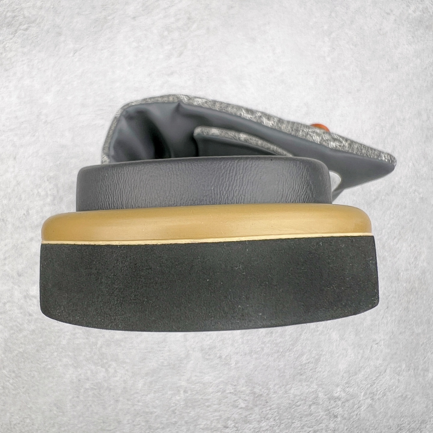 图片[8]-Louis Vuitton lv 2024专柜 春夏新款 最高限定专柜上新 LV情侣厚底魔术贴拖鞋明星同款 网红博主推荐 原版开模 代购版本 Lv 原版3D打印老花 内里海绵 水台4.5CM 原版私膜 真皮大底 全套专柜包装尺码：35 36 37 38 39 40 41 42 43 44-选品中心