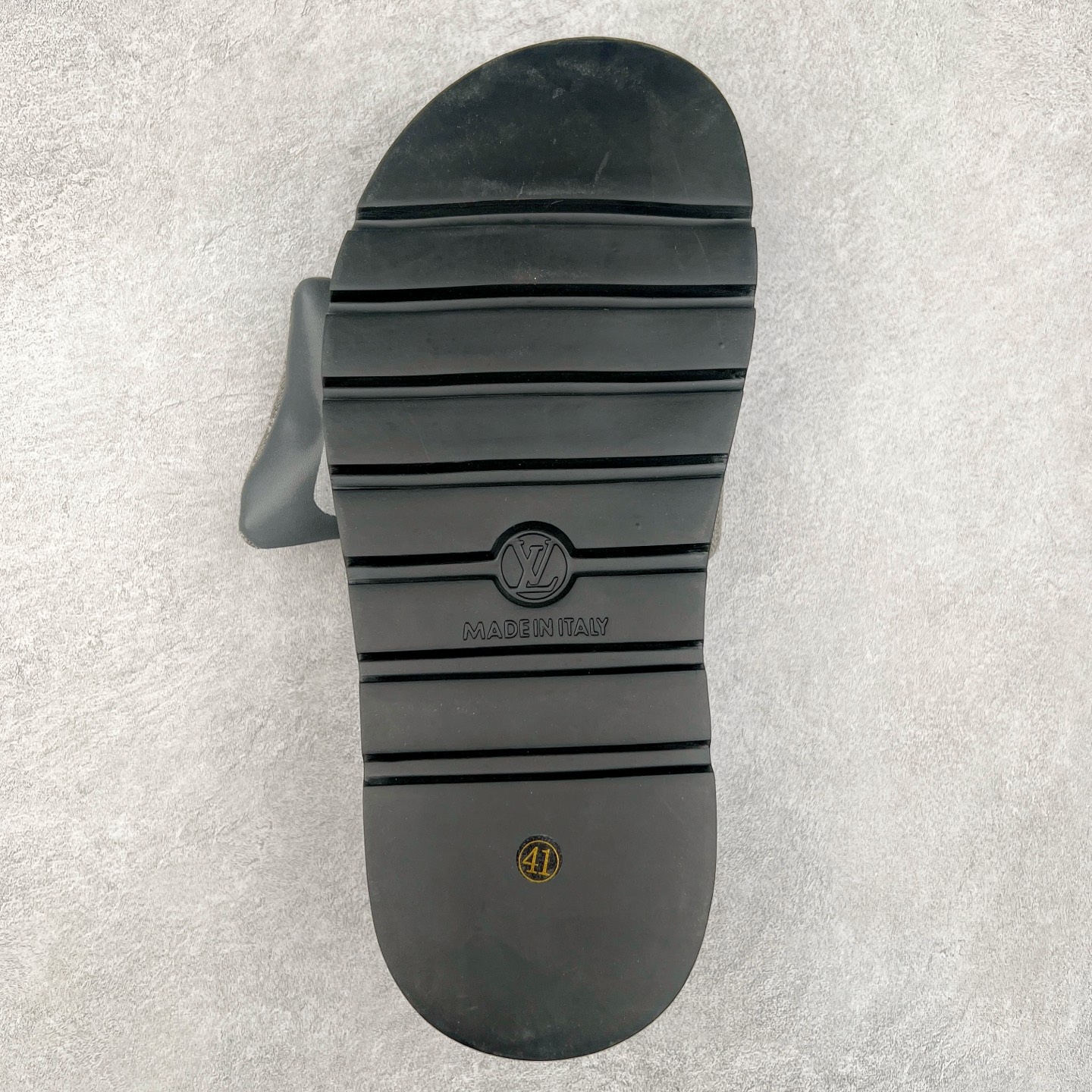 图片[9]-Louis Vuitton lv 2024专柜 春夏新款 最高限定专柜上新 LV情侣厚底魔术贴拖鞋明星同款 网红博主推荐 原版开模 代购版本 Lv 原版3D打印老花 内里海绵 水台4.5CM 原版私膜 真皮大底 全套专柜包装尺码：35 36 37 38 39 40 41 42 43 44-选品中心