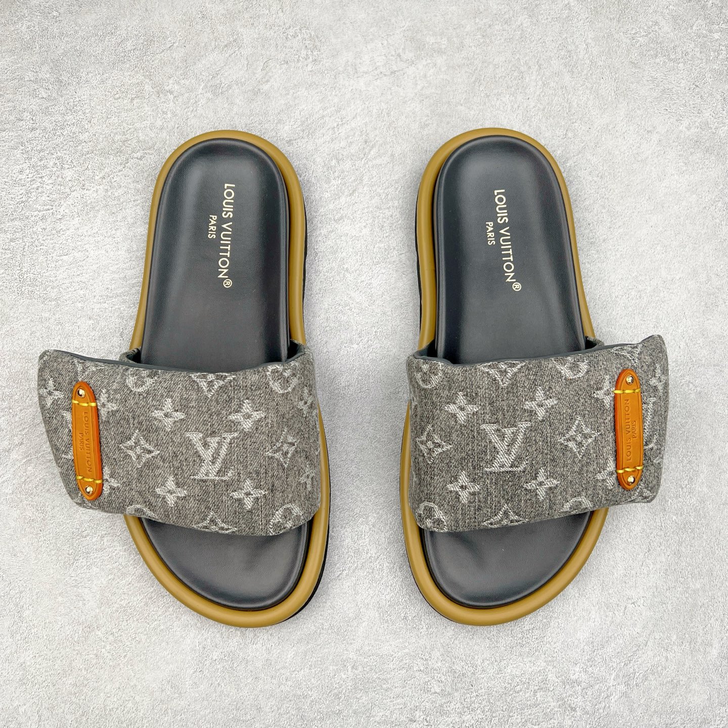 图片[2]-Louis Vuitton lv 2024专柜 春夏新款 最高限定专柜上新 LV情侣厚底魔术贴拖鞋明星同款 网红博主推荐 原版开模 代购版本 Lv 原版3D打印老花 内里海绵 水台4.5CM 原版私膜 真皮大底 全套专柜包装尺码：35 36 37 38 39 40 41 42 43 44-选品中心