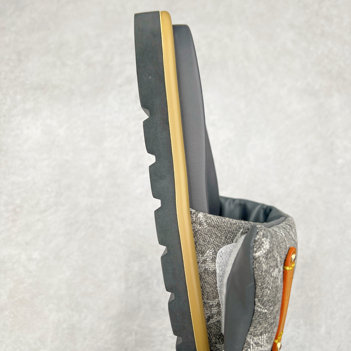 图片[6]-Louis Vuitton lv 2024专柜 春夏新款 最高限定专柜上新 LV情侣厚底魔术贴拖鞋明星同款 网红博主推荐 原版开模 代购版本 Lv 原版3D打印老花 内里海绵 水台4.5CM 原版私膜 真皮大底 全套专柜包装尺码：35 36 37 38 39 40 41 42 43 44-选品中心