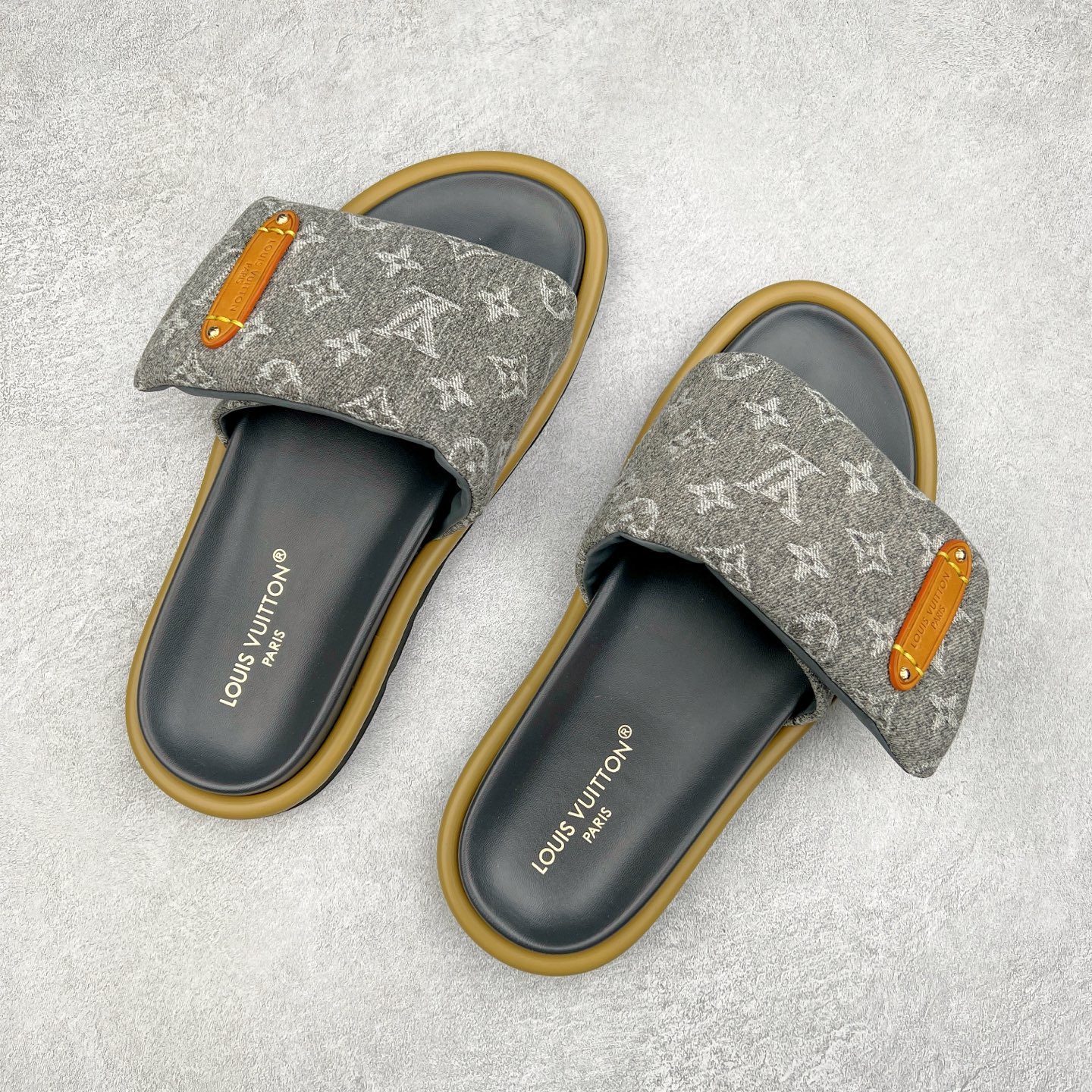 图片[3]-Louis Vuitton lv 2024专柜 春夏新款 最高限定专柜上新 LV情侣厚底魔术贴拖鞋明星同款 网红博主推荐 原版开模 代购版本 Lv 原版3D打印老花 内里海绵 水台4.5CM 原版私膜 真皮大底 全套专柜包装尺码：35 36 37 38 39 40 41 42 43 44-选品中心