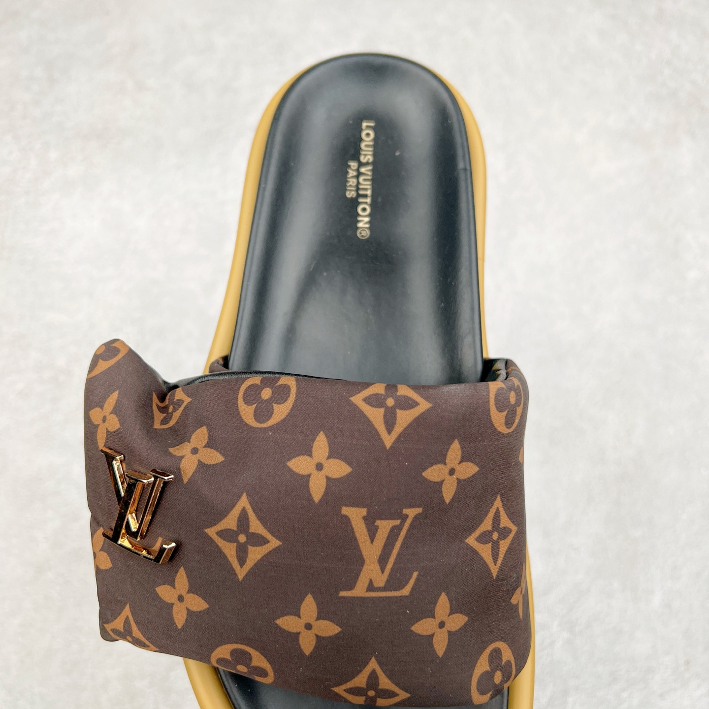 图片[5]-Louis Vuitton lv 2024专柜 春夏新款 最高限定专柜上新 LV情侣厚底魔术贴拖鞋明星同款 网红博主推荐 原版开模 代购版本 Lv 原版3D打印老花 内里海绵 水台4.5CM 原版私膜 真皮大底 全套专柜包装尺码：35 36 37 38 39 40 41 42 43 44-选品中心