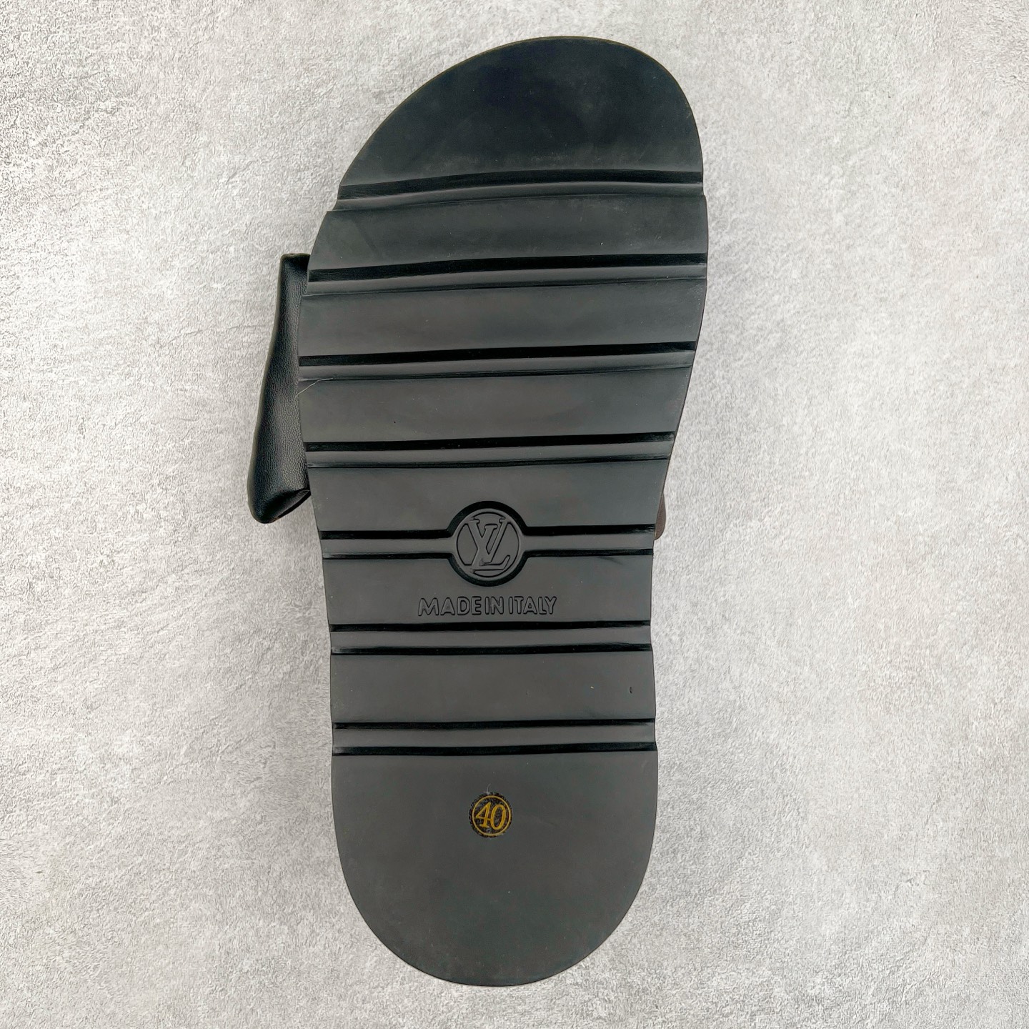 图片[9]-Louis Vuitton lv 2024专柜 春夏新款 最高限定专柜上新 LV情侣厚底魔术贴拖鞋明星同款 网红博主推荐 原版开模 代购版本 Lv 原版3D打印老花 内里海绵 水台4.5CM 原版私膜 真皮大底 全套专柜包装尺码：35 36 37 38 39 40 41 42 43 44-选品中心