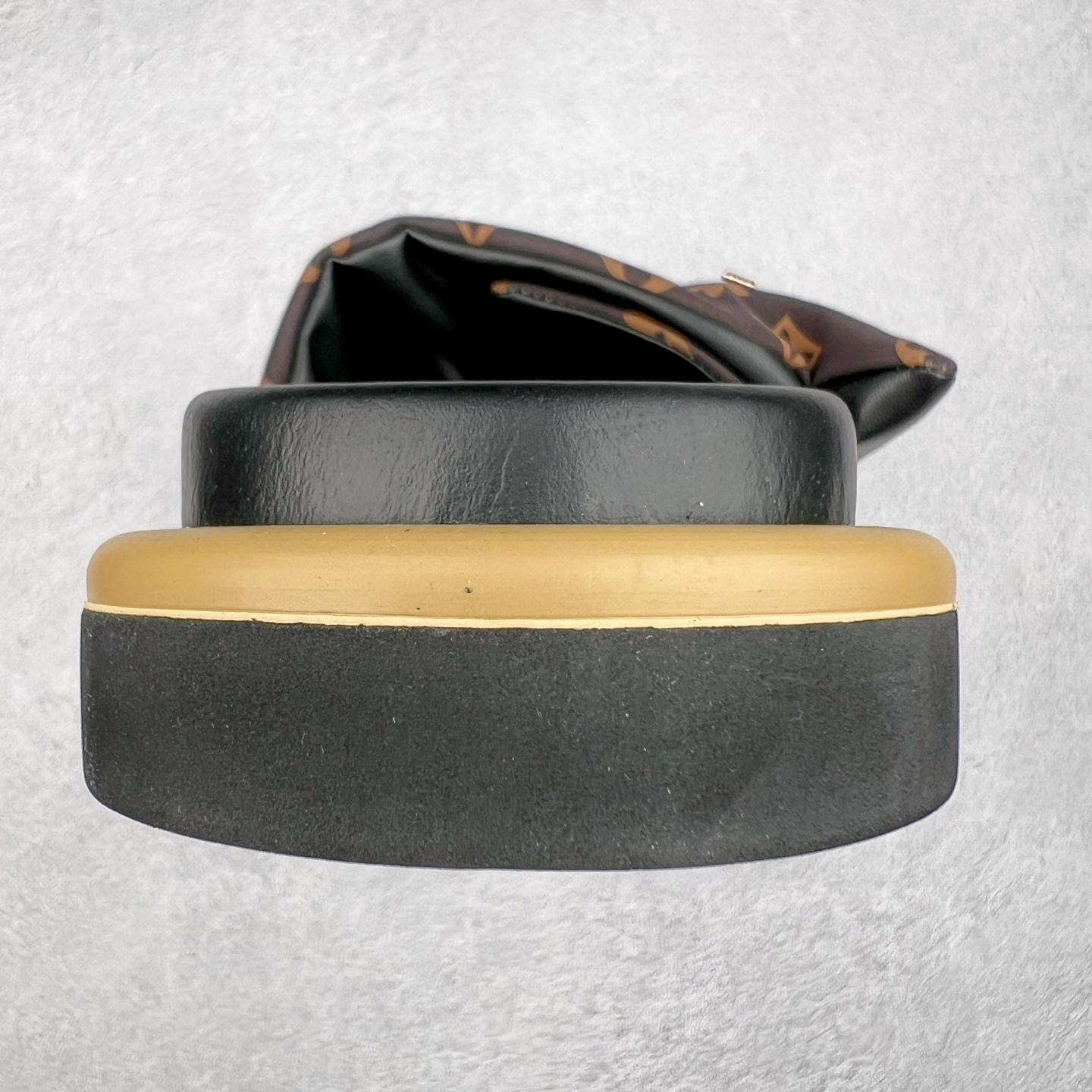 图片[8]-Louis Vuitton lv 2024专柜 春夏新款 最高限定专柜上新 LV情侣厚底魔术贴拖鞋明星同款 网红博主推荐 原版开模 代购版本 Lv 原版3D打印老花 内里海绵 水台4.5CM 原版私膜 真皮大底 全套专柜包装尺码：35 36 37 38 39 40 41 42 43 44-选品中心