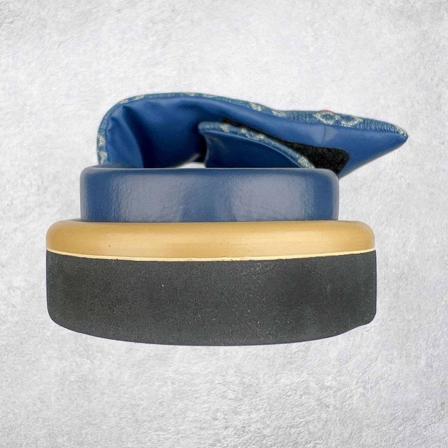 图片[8]-Louis Vuitton lv 2024专柜 春夏新款 最高限定专柜上新 LV情侣厚底魔术贴拖鞋明星同款 网红博主推荐 原版开模 代购版本 Lv 原版3D打印老花 内里海绵 水台4.5CM 原版私膜 真皮大底 全套专柜包装尺码：35 36 37 38 39 40 41 42 43 44-选品中心