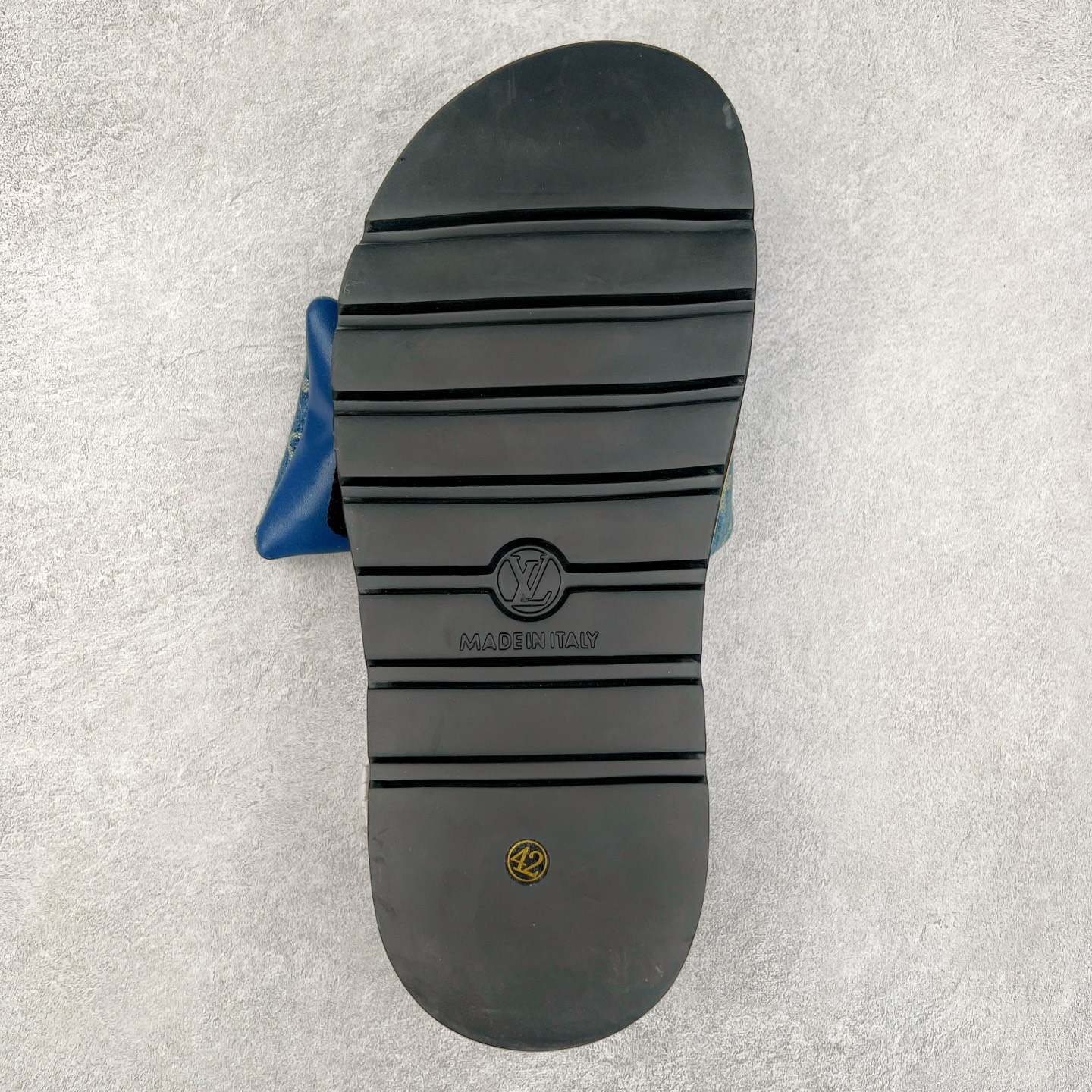 图片[9]-Louis Vuitton lv 2024专柜 春夏新款 最高限定专柜上新 LV情侣厚底魔术贴拖鞋明星同款 网红博主推荐 原版开模 代购版本 Lv 原版3D打印老花 内里海绵 水台4.5CM 原版私膜 真皮大底 全套专柜包装尺码：35 36 37 38 39 40 41 42 43 44-选品中心