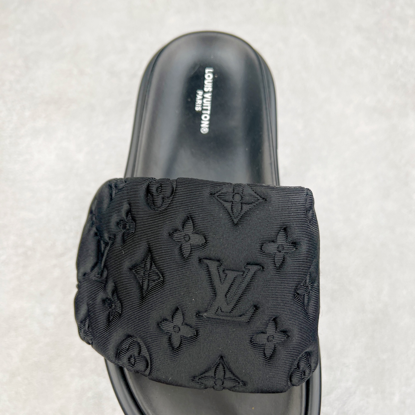 图片[5]-Louis Vuitton lv 2024专柜 春夏新款 最高限定专柜上新 LV情侣厚底魔术贴拖鞋明星同款 网红博主推荐 原版开模 代购版本 Lv 原版3D打印老花 内里海绵 水台4.5CM 原版私膜 真皮大底 全套专柜包装尺码：35 36 37 38 39 40 41 42 43 44-选品中心