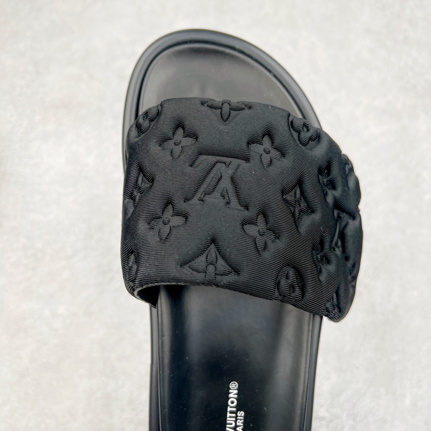 图片[4]-Louis Vuitton lv 2024专柜 春夏新款 最高限定专柜上新 LV情侣厚底魔术贴拖鞋明星同款 网红博主推荐 原版开模 代购版本 Lv 原版3D打印老花 内里海绵 水台4.5CM 原版私膜 真皮大底 全套专柜包装尺码：35 36 37 38 39 40 41 42 43 44-选品中心