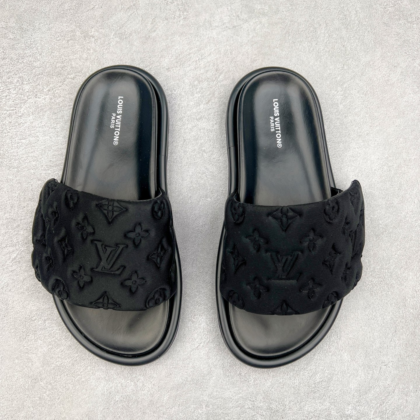 图片[2]-Louis Vuitton lv 2024专柜 春夏新款 最高限定专柜上新 LV情侣厚底魔术贴拖鞋明星同款 网红博主推荐 原版开模 代购版本 Lv 原版3D打印老花 内里海绵 水台4.5CM 原版私膜 真皮大底 全套专柜包装尺码：35 36 37 38 39 40 41 42 43 44-选品中心