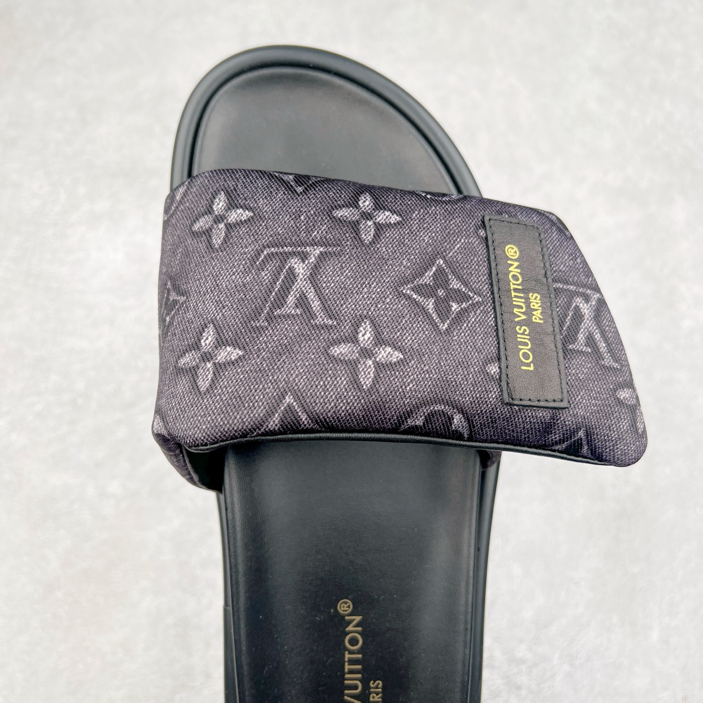 图片[4]-Louis Vuitton lv 2024专柜 春夏新款 最高限定专柜上新 LV情侣厚底魔术贴拖鞋明星同款 网红博主推荐 原版开模 代购版本 Lv 原版3D打印老花 内里海绵 水台4.5CM 原版私膜 真皮大底 全套专柜包装尺码：35 36 37 38 39 40 41 42 43 44-选品中心