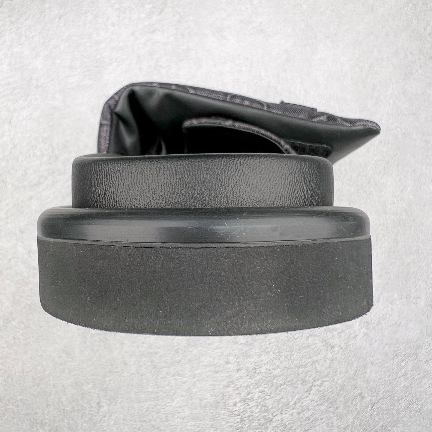 图片[8]-Louis Vuitton lv 2024专柜 春夏新款 最高限定专柜上新 LV情侣厚底魔术贴拖鞋明星同款 网红博主推荐 原版开模 代购版本 Lv 原版3D打印老花 内里海绵 水台4.5CM 原版私膜 真皮大底 全套专柜包装尺码：35 36 37 38 39 40 41 42 43 44-选品中心