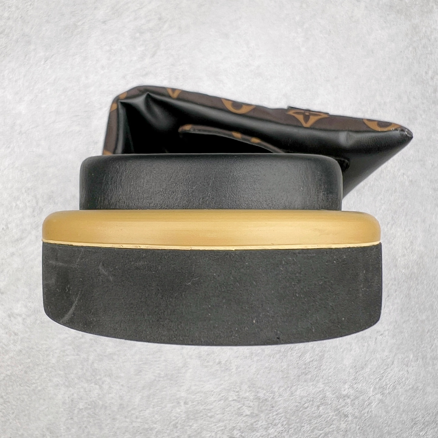 图片[8]-Louis Vuitton lv 2024专柜 春夏新款 最高限定专柜上新 LV情侣厚底魔术贴拖鞋明星同款 网红博主推荐 原版开模 代购版本 Lv 原版3D打印老花 内里海绵 水台4.5CM 原版私膜 真皮大底 全套专柜包装尺码：35 36 37 38 39 40 41 42 43 44-选品中心