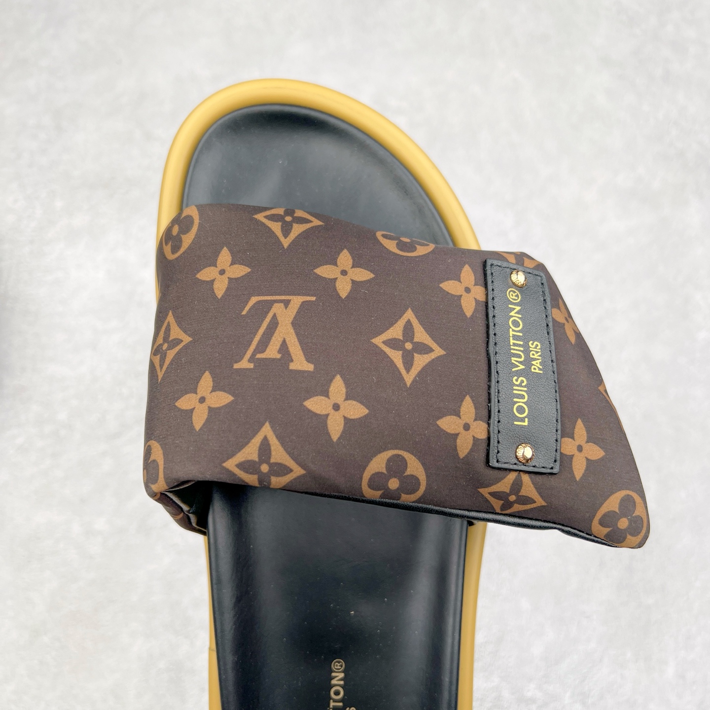 图片[4]-Louis Vuitton lv 2024专柜 春夏新款 最高限定专柜上新 LV情侣厚底魔术贴拖鞋明星同款 网红博主推荐 原版开模 代购版本 Lv 原版3D打印老花 内里海绵 水台4.5CM 原版私膜 真皮大底 全套专柜包装尺码：35 36 37 38 39 40 41 42 43 44-选品中心