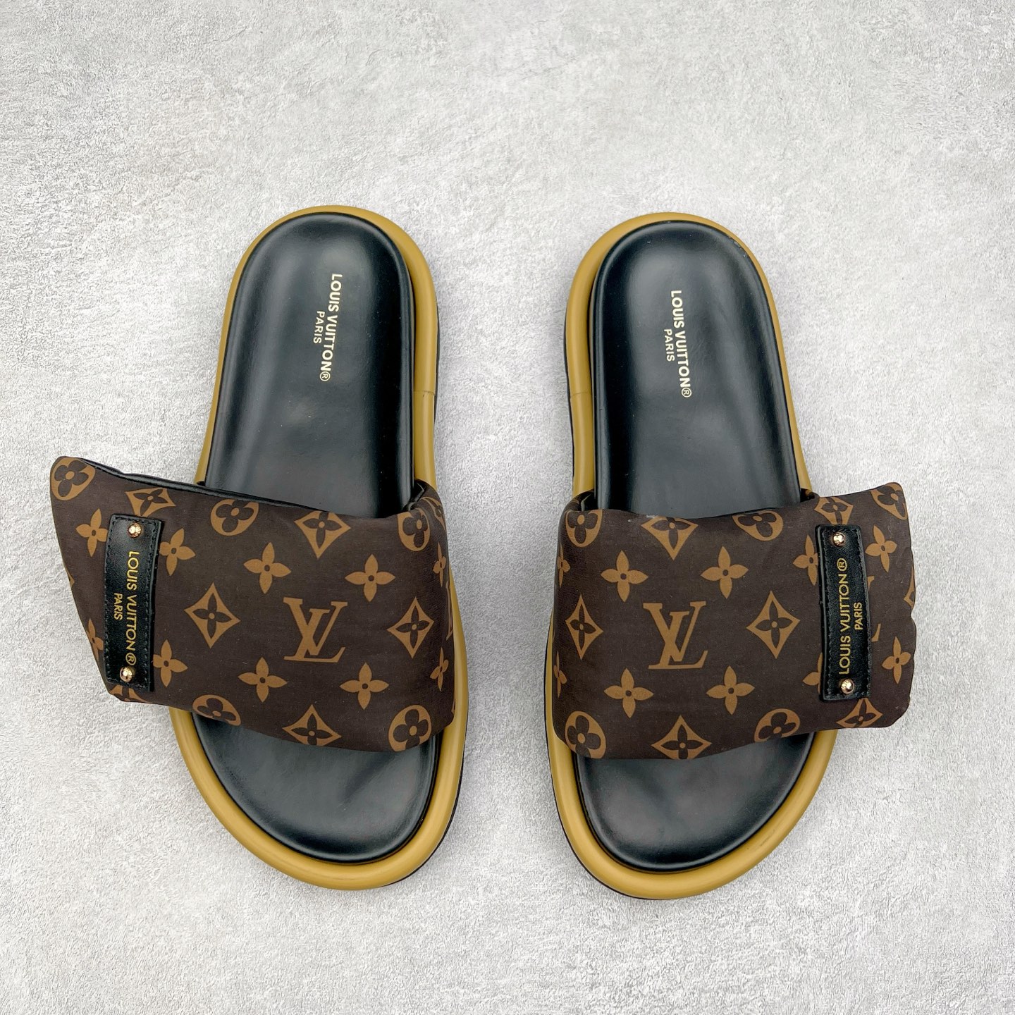 图片[2]-Louis Vuitton lv 2024专柜 春夏新款 最高限定专柜上新 LV情侣厚底魔术贴拖鞋明星同款 网红博主推荐 原版开模 代购版本 Lv 原版3D打印老花 内里海绵 水台4.5CM 原版私膜 真皮大底 全套专柜包装尺码：35 36 37 38 39 40 41 42 43 44-选品中心