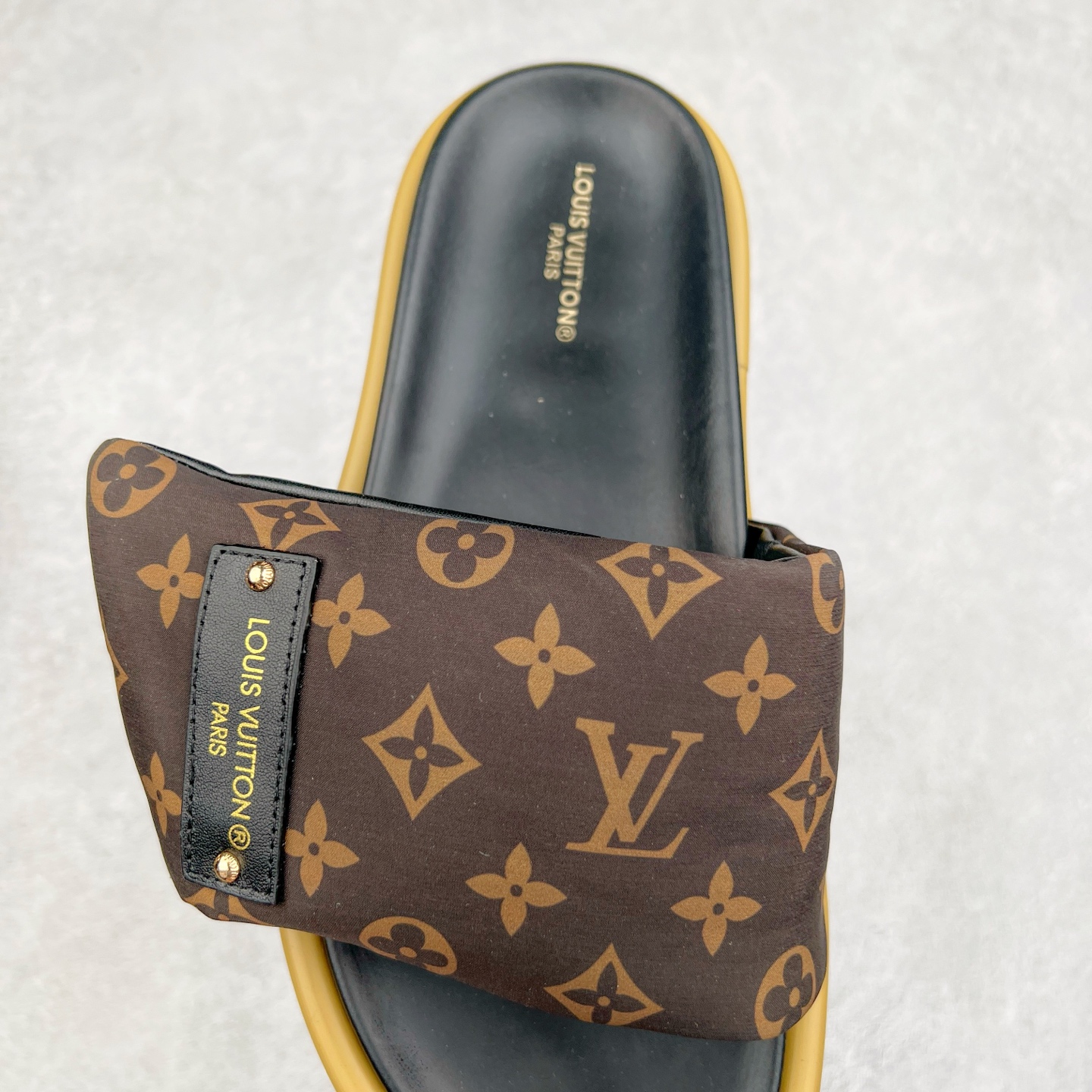 图片[5]-Louis Vuitton lv 2024专柜 春夏新款 最高限定专柜上新 LV情侣厚底魔术贴拖鞋明星同款 网红博主推荐 原版开模 代购版本 Lv 原版3D打印老花 内里海绵 水台4.5CM 原版私膜 真皮大底 全套专柜包装尺码：35 36 37 38 39 40 41 42 43 44-选品中心