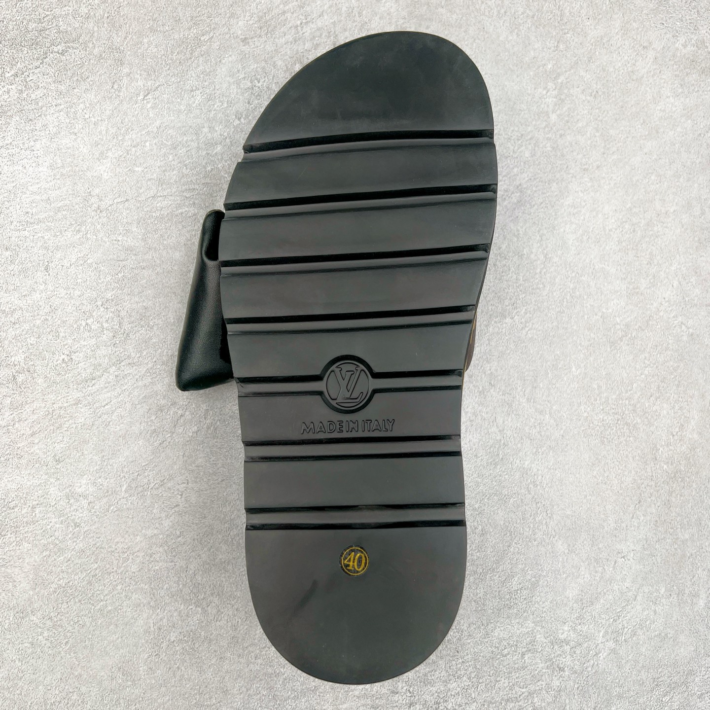 图片[9]-Louis Vuitton lv 2024专柜 春夏新款 最高限定专柜上新 LV情侣厚底魔术贴拖鞋明星同款 网红博主推荐 原版开模 代购版本 Lv 原版3D打印老花 内里海绵 水台4.5CM 原版私膜 真皮大底 全套专柜包装尺码：35 36 37 38 39 40 41 42 43 44-选品中心