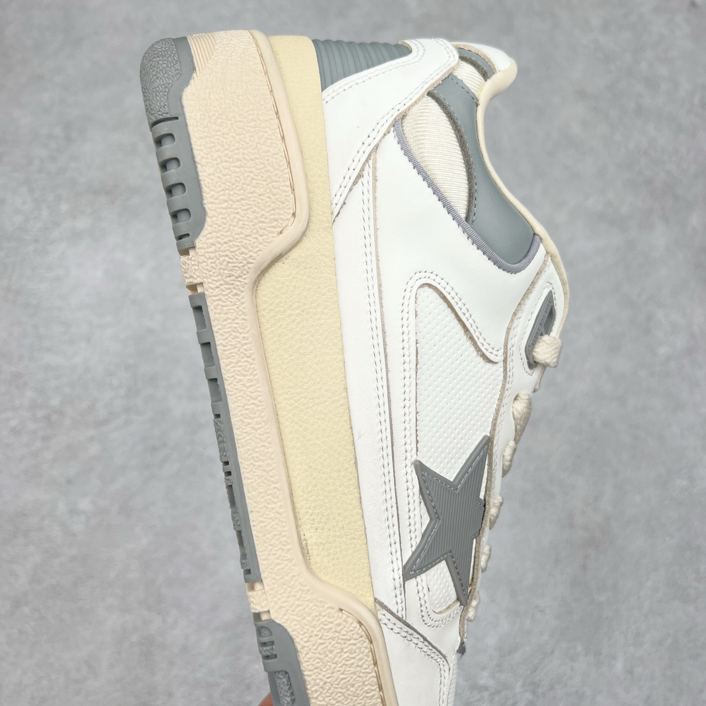 图片[6]-GGDB Golden Goose Deluxe Brand Forty2 2025春季新款厚底星星板鞋小脏鞋 新款厚底脏脏鞋情侣款休闲板鞋时尚百搭星星小白鞋 ！ GGDB新色小脏鞋火红程度比小白鞋还要早，打破传统审美，小脏鞋做到了！明星私服上脚示范 就是这么百搭 ！再也不用担心洗鞋的问题啦！进口牛皮鞋面，毛巾布+透气网里，Tpu大底橡胶组合大底配意大利进口高发泡沿条！独家开模乳胶垫 3.5cm内增高鞋垫，内增高藏的特别好，一般人不会发现我们有内增高，鞋垫是单独的，可以取出！鞋子手工打磨上色，做旧效果超级复古！最新配色！配全套包装防尘袋！尺码：35 36 37 38 39 40 41 42 43 44-选品中心