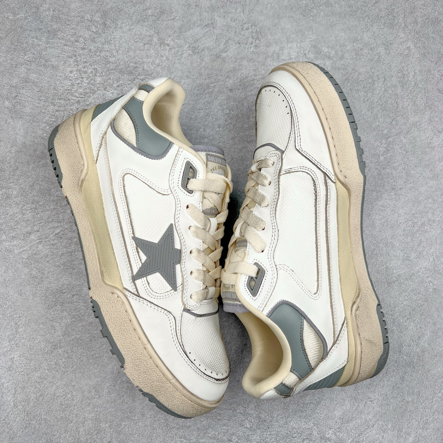 图片[3]-GGDB Golden Goose Deluxe Brand Forty2 2025春季新款厚底星星板鞋小脏鞋 新款厚底脏脏鞋情侣款休闲板鞋时尚百搭星星小白鞋 ！ GGDB新色小脏鞋火红程度比小白鞋还要早，打破传统审美，小脏鞋做到了！明星私服上脚示范 就是这么百搭 ！再也不用担心洗鞋的问题啦！进口牛皮鞋面，毛巾布+透气网里，Tpu大底橡胶组合大底配意大利进口高发泡沿条！独家开模乳胶垫 3.5cm内增高鞋垫，内增高藏的特别好，一般人不会发现我们有内增高，鞋垫是单独的，可以取出！鞋子手工打磨上色，做旧效果超级复古！最新配色！配全套包装防尘袋！尺码：35 36 37 38 39 40 41 42 43 44-选品中心