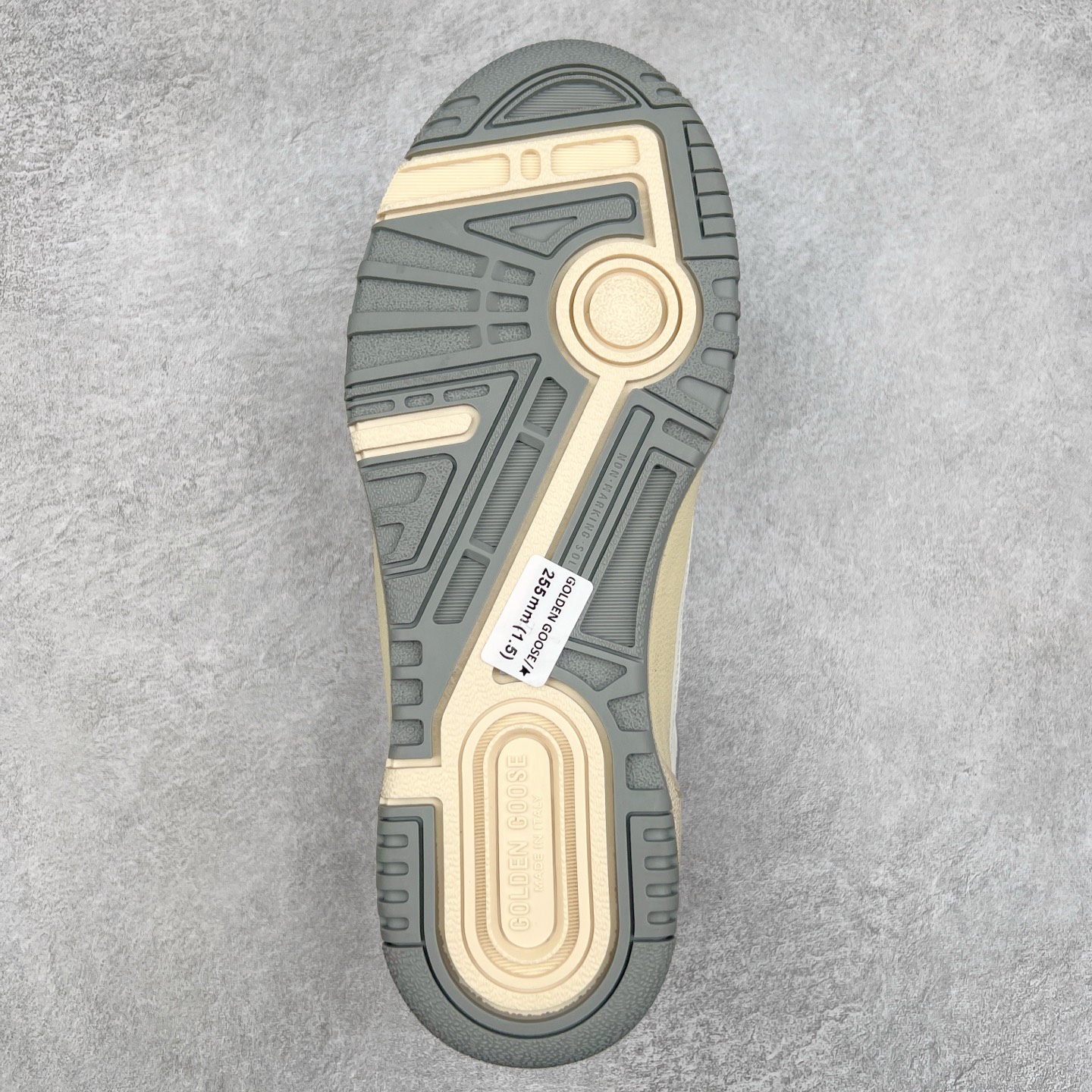 图片[9]-GGDB Golden Goose Deluxe Brand Forty2 2025春季新款厚底星星板鞋小脏鞋 新款厚底脏脏鞋情侣款休闲板鞋时尚百搭星星小白鞋 ！ GGDB新色小脏鞋火红程度比小白鞋还要早，打破传统审美，小脏鞋做到了！明星私服上脚示范 就是这么百搭 ！再也不用担心洗鞋的问题啦！进口牛皮鞋面，毛巾布+透气网里，Tpu大底橡胶组合大底配意大利进口高发泡沿条！独家开模乳胶垫 3.5cm内增高鞋垫，内增高藏的特别好，一般人不会发现我们有内增高，鞋垫是单独的，可以取出！鞋子手工打磨上色，做旧效果超级复古！最新配色！配全套包装防尘袋！尺码：35 36 37 38 39 40 41 42 43 44-选品中心