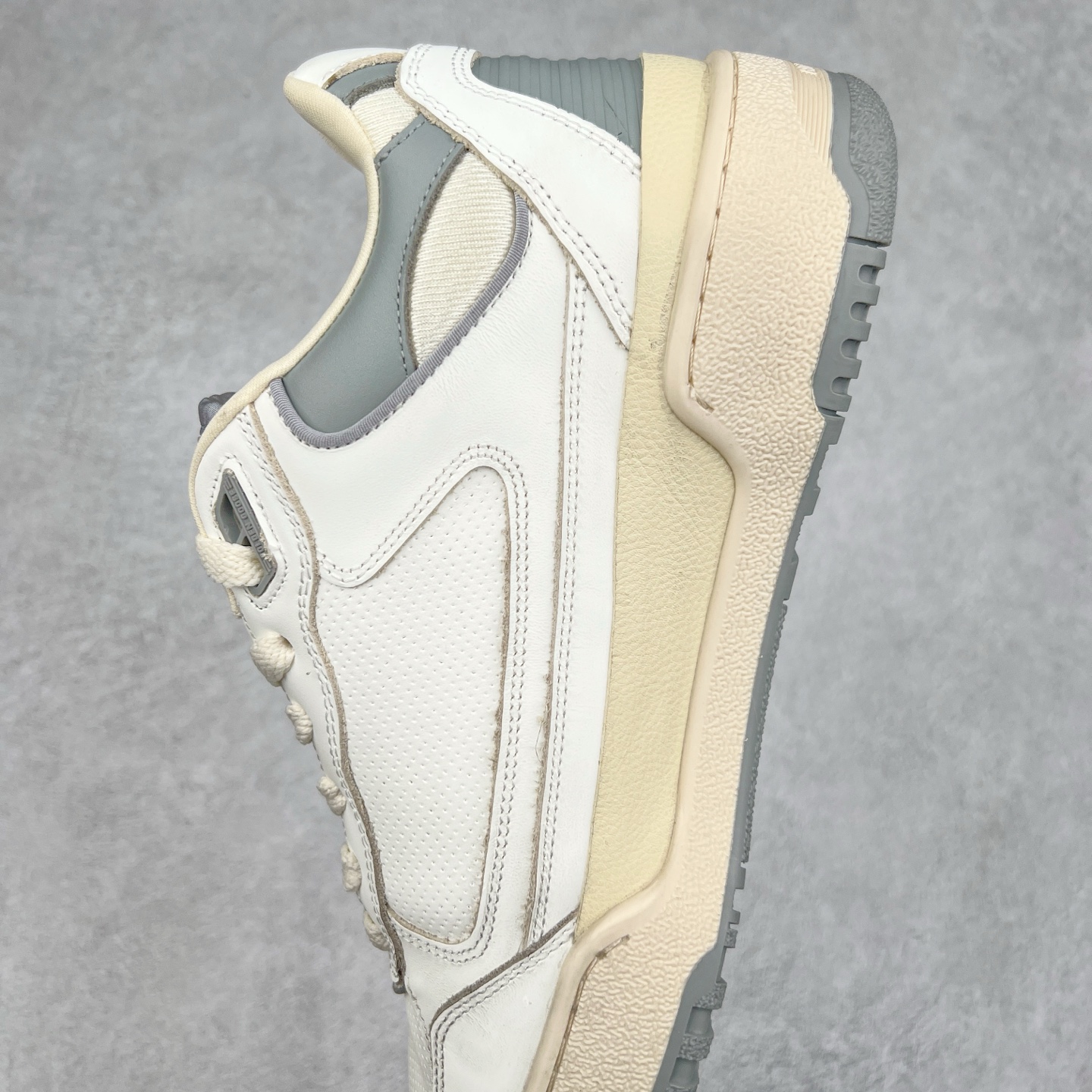 图片[7]-GGDB Golden Goose Deluxe Brand Forty2 2025春季新款厚底星星板鞋小脏鞋 新款厚底脏脏鞋情侣款休闲板鞋时尚百搭星星小白鞋 ！ GGDB新色小脏鞋火红程度比小白鞋还要早，打破传统审美，小脏鞋做到了！明星私服上脚示范 就是这么百搭 ！再也不用担心洗鞋的问题啦！进口牛皮鞋面，毛巾布+透气网里，Tpu大底橡胶组合大底配意大利进口高发泡沿条！独家开模乳胶垫 3.5cm内增高鞋垫，内增高藏的特别好，一般人不会发现我们有内增高，鞋垫是单独的，可以取出！鞋子手工打磨上色，做旧效果超级复古！最新配色！配全套包装防尘袋！尺码：35 36 37 38 39 40 41 42 43 44-选品中心