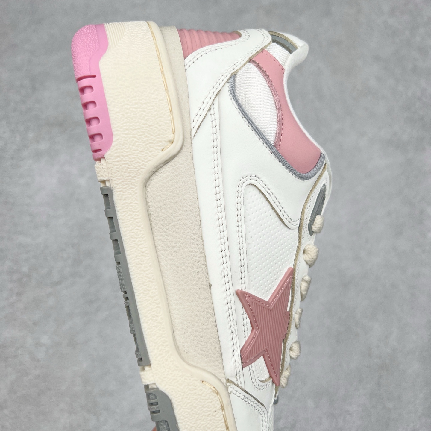 图片[6]-GGDB Golden Goose Deluxe Brand Forty2 2025春季新款厚底星星板鞋小脏鞋 新款厚底脏脏鞋情侣款休闲板鞋时尚百搭星星小白鞋 ！ GGDB新色小脏鞋火红程度比小白鞋还要早，打破传统审美，小脏鞋做到了！明星私服上脚示范 就是这么百搭 ！再也不用担心洗鞋的问题啦！进口牛皮鞋面，毛巾布+透气网里，Tpu大底橡胶组合大底配意大利进口高发泡沿条！独家开模乳胶垫 3.5cm内增高鞋垫，内增高藏的特别好，一般人不会发现我们有内增高，鞋垫是单独的，可以取出！鞋子手工打磨上色，做旧效果超级复古！最新配色！配全套包装防尘袋！尺码：35 36 37 38 39 40 41 42 43 44-选品中心