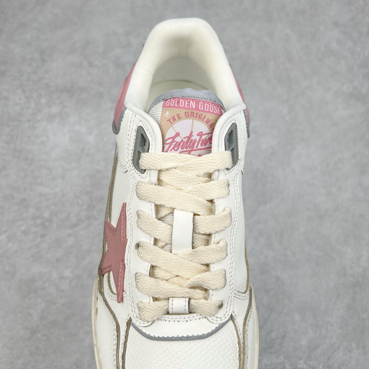 图片[5]-GGDB Golden Goose Deluxe Brand Forty2 2025春季新款厚底星星板鞋小脏鞋 新款厚底脏脏鞋情侣款休闲板鞋时尚百搭星星小白鞋 ！ GGDB新色小脏鞋火红程度比小白鞋还要早，打破传统审美，小脏鞋做到了！明星私服上脚示范 就是这么百搭 ！再也不用担心洗鞋的问题啦！进口牛皮鞋面，毛巾布+透气网里，Tpu大底橡胶组合大底配意大利进口高发泡沿条！独家开模乳胶垫 3.5cm内增高鞋垫，内增高藏的特别好，一般人不会发现我们有内增高，鞋垫是单独的，可以取出！鞋子手工打磨上色，做旧效果超级复古！最新配色！配全套包装防尘袋！尺码：35 36 37 38 39 40 41 42 43 44-选品中心