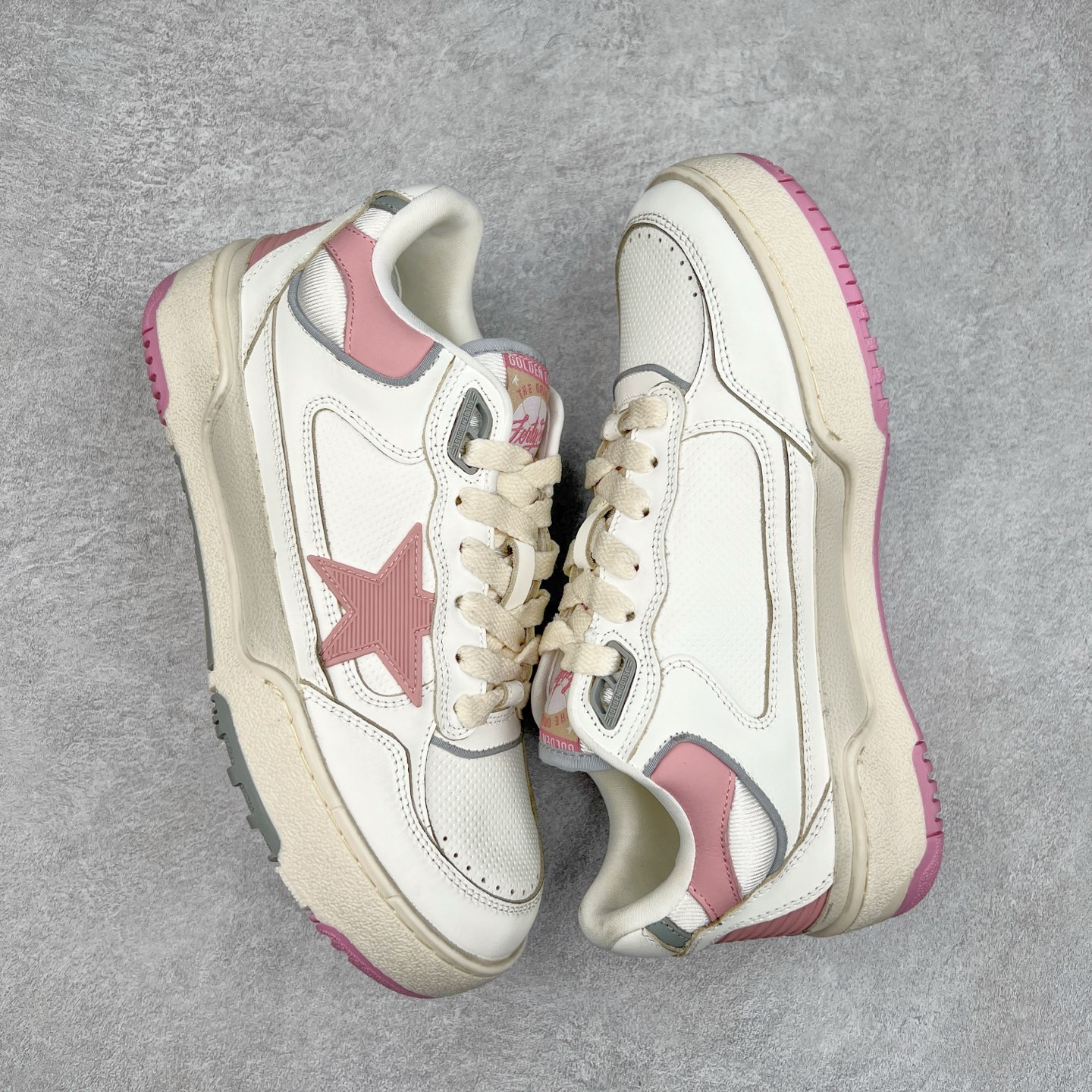 图片[3]-GGDB Golden Goose Deluxe Brand Forty2 2025春季新款厚底星星板鞋小脏鞋 新款厚底脏脏鞋情侣款休闲板鞋时尚百搭星星小白鞋 ！ GGDB新色小脏鞋火红程度比小白鞋还要早，打破传统审美，小脏鞋做到了！明星私服上脚示范 就是这么百搭 ！再也不用担心洗鞋的问题啦！进口牛皮鞋面，毛巾布+透气网里，Tpu大底橡胶组合大底配意大利进口高发泡沿条！独家开模乳胶垫 3.5cm内增高鞋垫，内增高藏的特别好，一般人不会发现我们有内增高，鞋垫是单独的，可以取出！鞋子手工打磨上色，做旧效果超级复古！最新配色！配全套包装防尘袋！尺码：35 36 37 38 39 40 41 42 43 44-选品中心