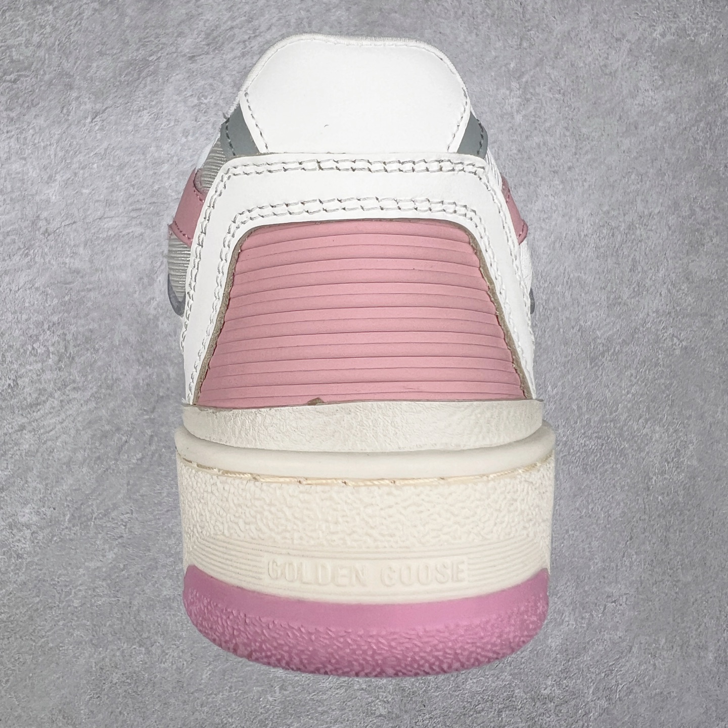 图片[8]-GGDB Golden Goose Deluxe Brand Forty2 2025春季新款厚底星星板鞋小脏鞋 新款厚底脏脏鞋情侣款休闲板鞋时尚百搭星星小白鞋 ！ GGDB新色小脏鞋火红程度比小白鞋还要早，打破传统审美，小脏鞋做到了！明星私服上脚示范 就是这么百搭 ！再也不用担心洗鞋的问题啦！进口牛皮鞋面，毛巾布+透气网里，Tpu大底橡胶组合大底配意大利进口高发泡沿条！独家开模乳胶垫 3.5cm内增高鞋垫，内增高藏的特别好，一般人不会发现我们有内增高，鞋垫是单独的，可以取出！鞋子手工打磨上色，做旧效果超级复古！最新配色！配全套包装防尘袋！尺码：35 36 37 38 39 40 41 42 43 44-选品中心