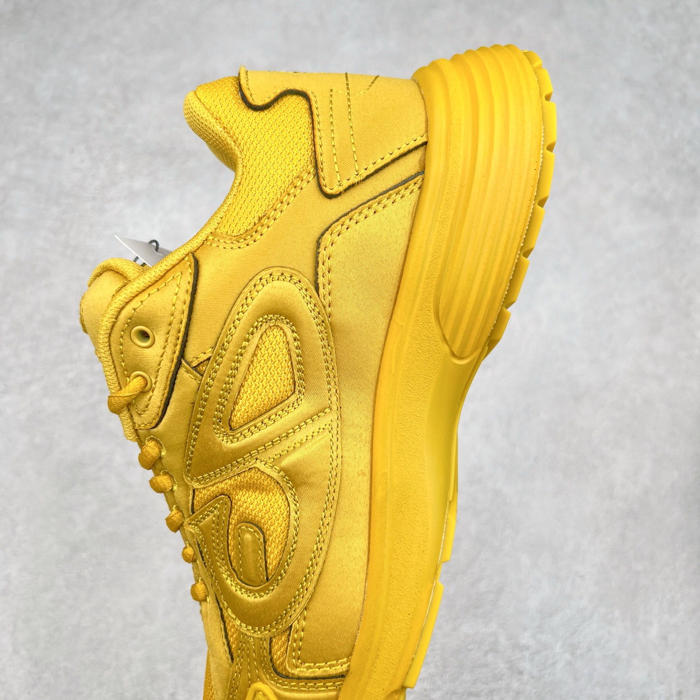 图片[7]-Dior x Stone Island 迪奥石头岛联名款B30系列休闲运动鞋老爹鞋 这次精彩的合作堪称一场别开生面的对话，展现了非凡的创意。金•琼斯 （KIM JONES）倾情呈献 DIOR AND STONEISLAND 限定系列，经典罗盘玫瑰与 DIOR 徽标相互融合 该款系列采用黑网色眼织物白和色科技料面精心制作，作饰以反光“CD30”图形标志，外格轻盈的刻雕效果橡胶鞋搭底配标志性点的缀提升格调，内弹部力细节塑造想理的舒适穿着体验可与各休式闲造型配搭，彰显尚时现代的运风动范 尺码：38 39 40 41 42 43 44 45 46 47-选品中心