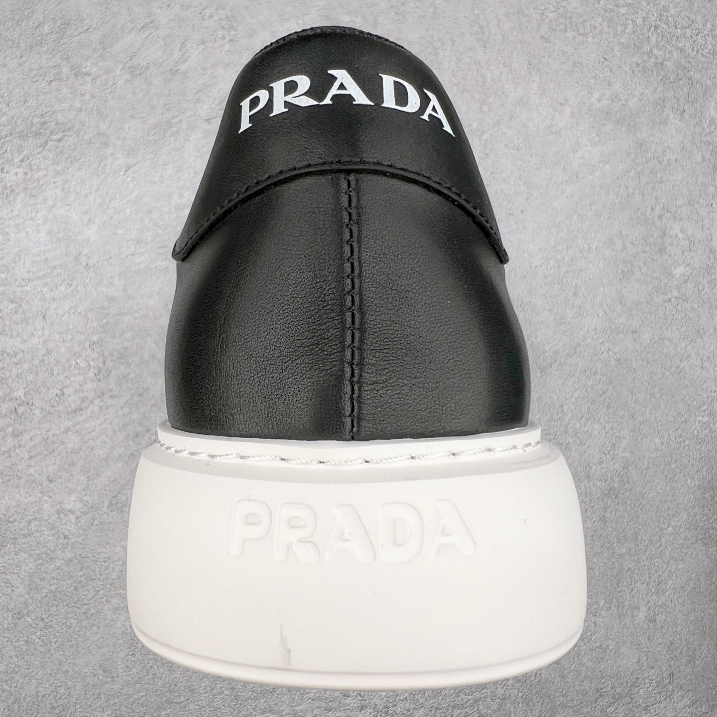 图片[8]-PRADA普拉达 厚底徽标系带运动休闲男鞋系列 #广东大厂品质 专柜同步 大气个性更潮更抢眼更追求档次，它将颠覆旧念，与您共度时尚潮人必备! 面料采用原版进口小牛皮 牛皮内里垫脚 橡胶发泡大底 轻便防滑耐磨 脚感舒适 款式耐看做工精细 配以简洁利落的鞋楦 彰显男人的果敢和硬朗 尺码：39-44（皮鞋码）-选品中心