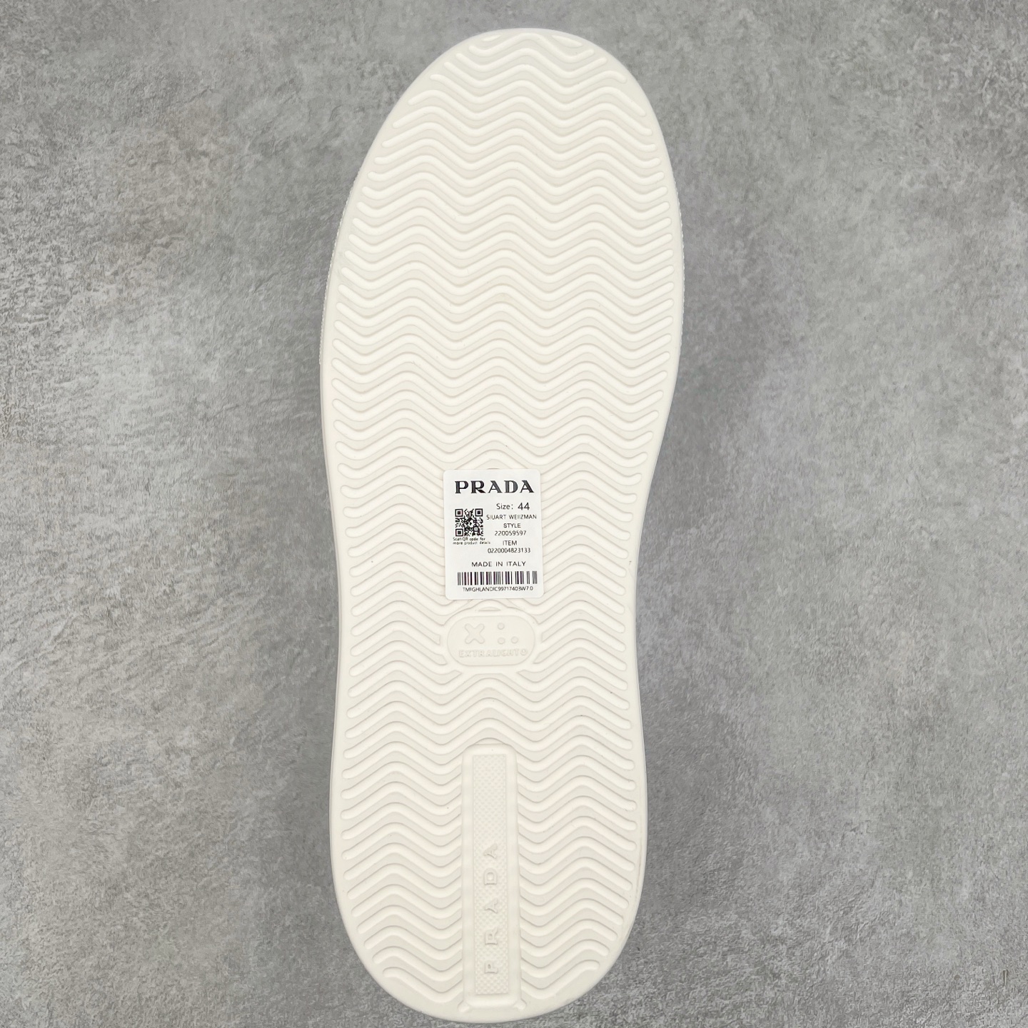 图片[9]-PRADA普拉达 厚底徽标系带运动休闲男鞋系列 #广东大厂品质 专柜同步 大气个性更潮更抢眼更追求档次，它将颠覆旧念，与您共度时尚潮人必备! 面料采用原版进口小牛皮 牛皮内里垫脚 橡胶发泡大底 轻便防滑耐磨 脚感舒适 款式耐看做工精细 配以简洁利落的鞋楦 彰显男人的果敢和硬朗 尺码：39-44（皮鞋码）-选品中心