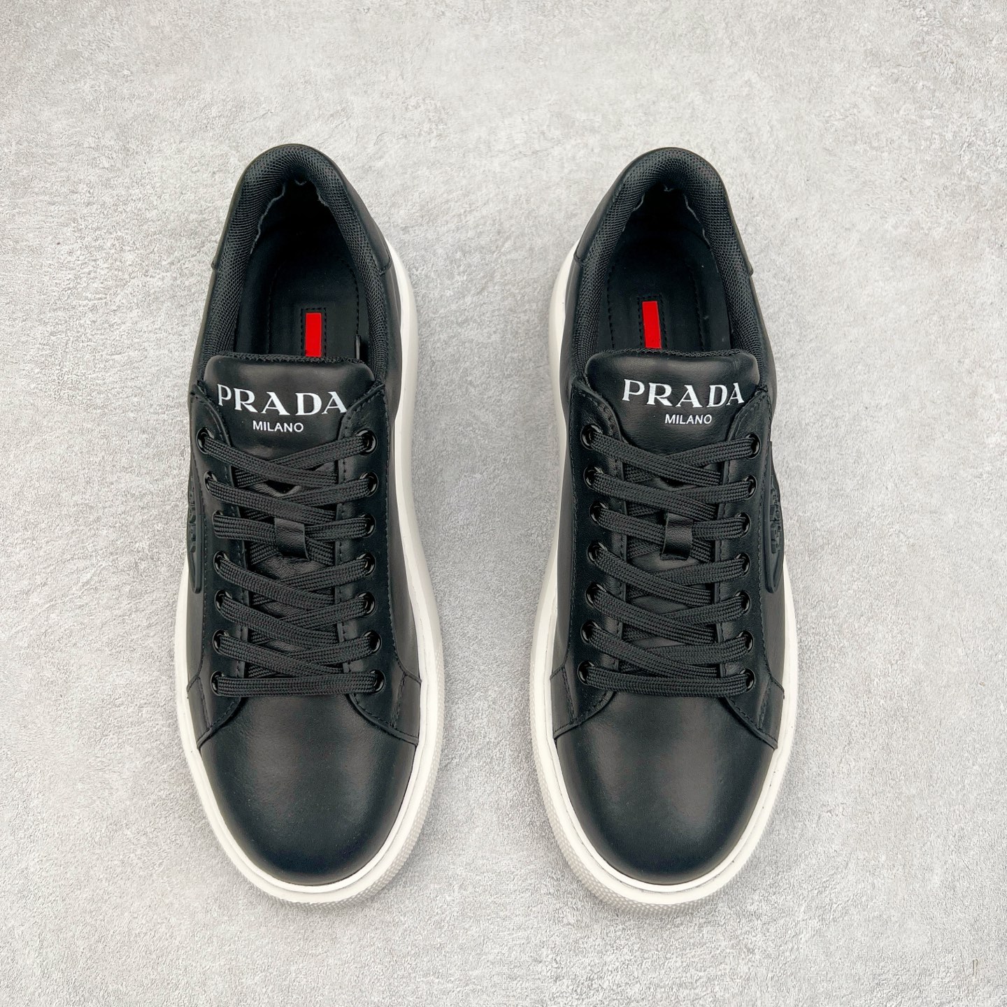 图片[2]-PRADA普拉达 厚底徽标系带运动休闲男鞋系列 #广东大厂品质 专柜同步 大气个性更潮更抢眼更追求档次，它将颠覆旧念，与您共度时尚潮人必备! 面料采用原版进口小牛皮 牛皮内里垫脚 橡胶发泡大底 轻便防滑耐磨 脚感舒适 款式耐看做工精细 配以简洁利落的鞋楦 彰显男人的果敢和硬朗 尺码：39-44（皮鞋码）-选品中心