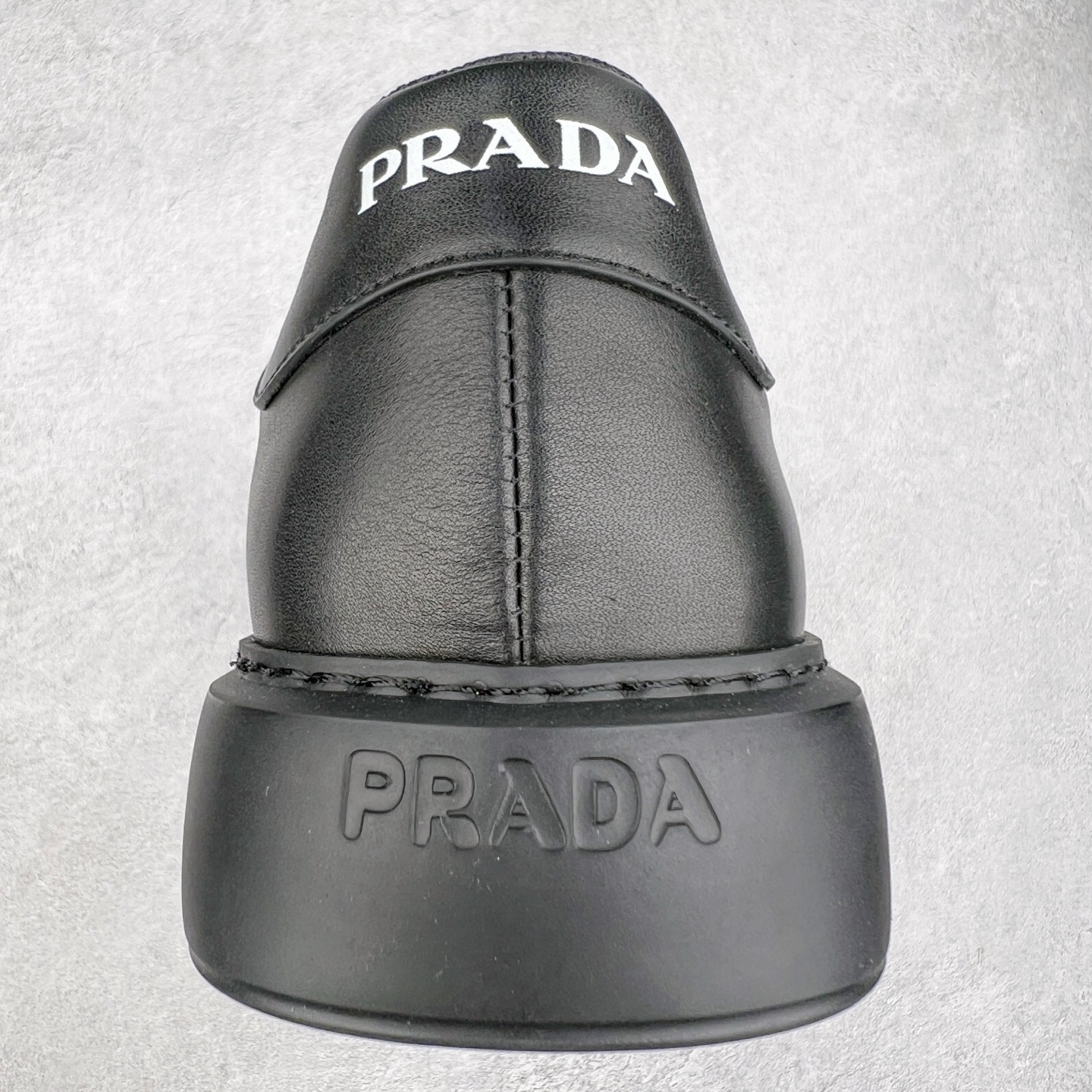 图片[8]-PRADA普拉达 厚底徽标系带运动休闲男鞋系列 #广东大厂品质 专柜同步 大气个性更潮更抢眼更追求档次，它将颠覆旧念，与您共度时尚潮人必备! 面料采用原版进口小牛皮 牛皮内里垫脚 橡胶发泡大底 轻便防滑耐磨 脚感舒适 款式耐看做工精细 配以简洁利落的鞋楦 彰显男人的果敢和硬朗 尺码：39-44（皮鞋码）-选品中心