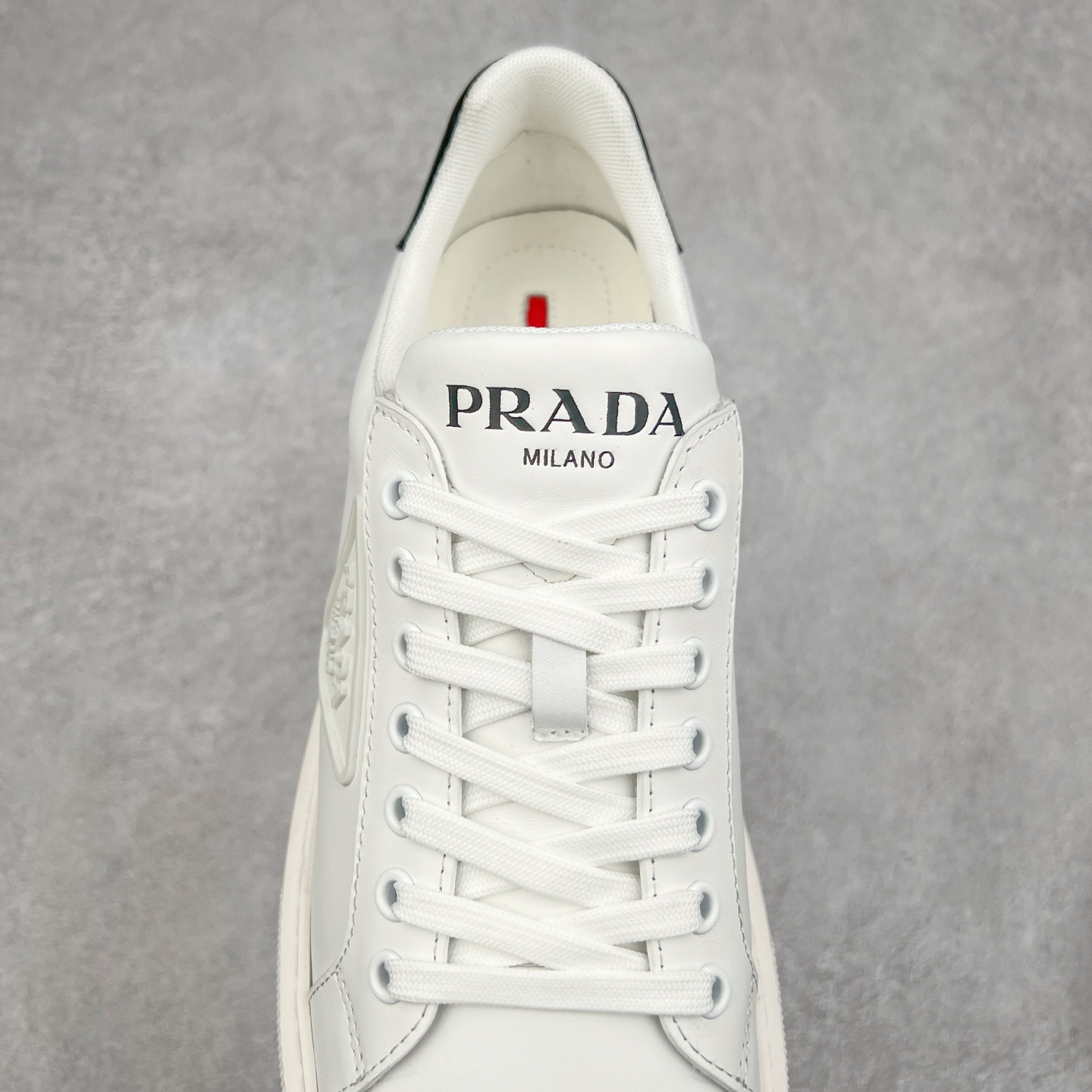 图片[5]-PRADA普拉达 厚底徽标系带运动休闲男鞋系列 #广东大厂品质 专柜同步 大气个性更潮更抢眼更追求档次，它将颠覆旧念，与您共度时尚潮人必备! 面料采用原版进口小牛皮 牛皮内里垫脚 橡胶发泡大底 轻便防滑耐磨 脚感舒适 款式耐看做工精细 配以简洁利落的鞋楦 彰显男人的果敢和硬朗 尺码：39-44（皮鞋码）-选品中心