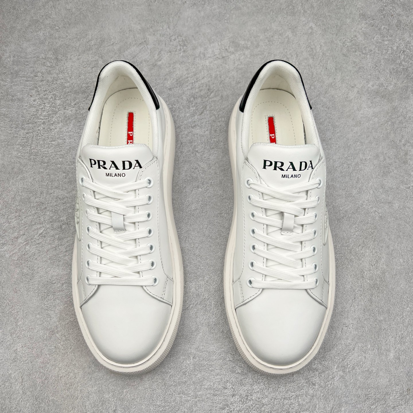图片[2]-PRADA普拉达 厚底徽标系带运动休闲男鞋系列 #广东大厂品质 专柜同步 大气个性更潮更抢眼更追求档次，它将颠覆旧念，与您共度时尚潮人必备! 面料采用原版进口小牛皮 牛皮内里垫脚 橡胶发泡大底 轻便防滑耐磨 脚感舒适 款式耐看做工精细 配以简洁利落的鞋楦 彰显男人的果敢和硬朗 尺码：39-44（皮鞋码）-选品中心