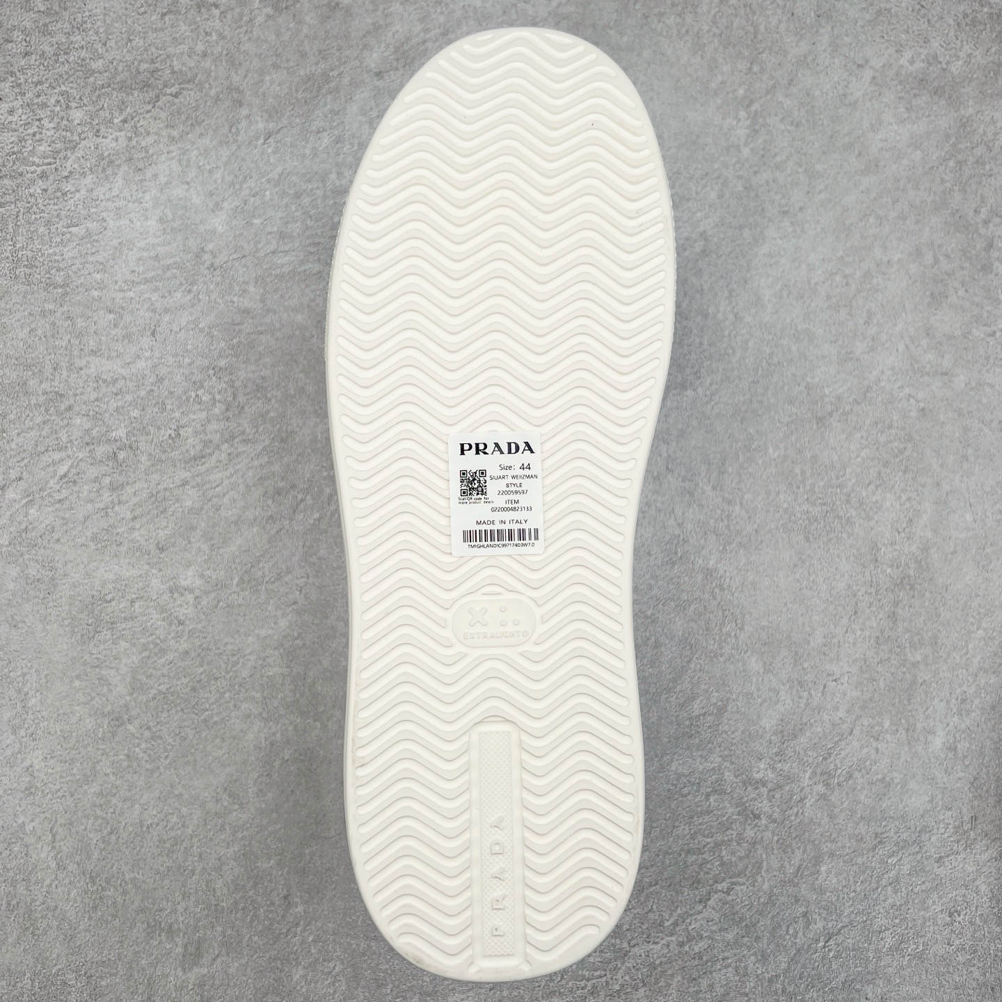 图片[9]-PRADA普拉达 厚底徽标系带运动休闲男鞋系列 #广东大厂品质 专柜同步 大气个性更潮更抢眼更追求档次，它将颠覆旧念，与您共度时尚潮人必备! 面料采用原版进口小牛皮 牛皮内里垫脚 橡胶发泡大底 轻便防滑耐磨 脚感舒适 款式耐看做工精细 配以简洁利落的鞋楦 彰显男人的果敢和硬朗 尺码：39-44（皮鞋码）-选品中心