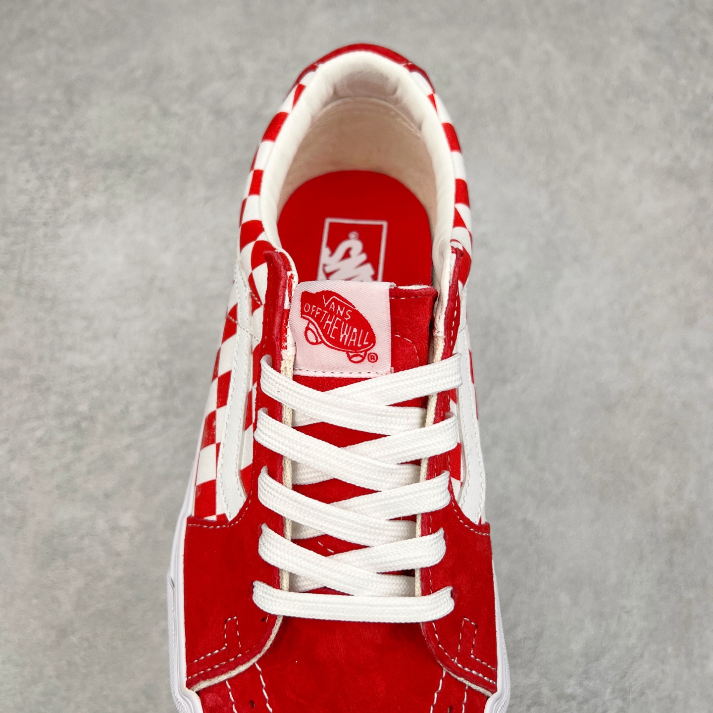 图片[5]-Vans SK8-Low 白红棋盘格 范斯官方 全新一代撞色硫化帆布鞋 该鞋款运用白线勾勒出整体造型效果，以SK8-low鞋身为蓝本，复古撞色风格极具辨识度，上脚更容易凸显自我穿搭风格。 货号：VN0A4UUK4W9 尺码：35 36 36.5 37 38 38.5 39 40 40.5 41 42 42.5 43 44-选品中心