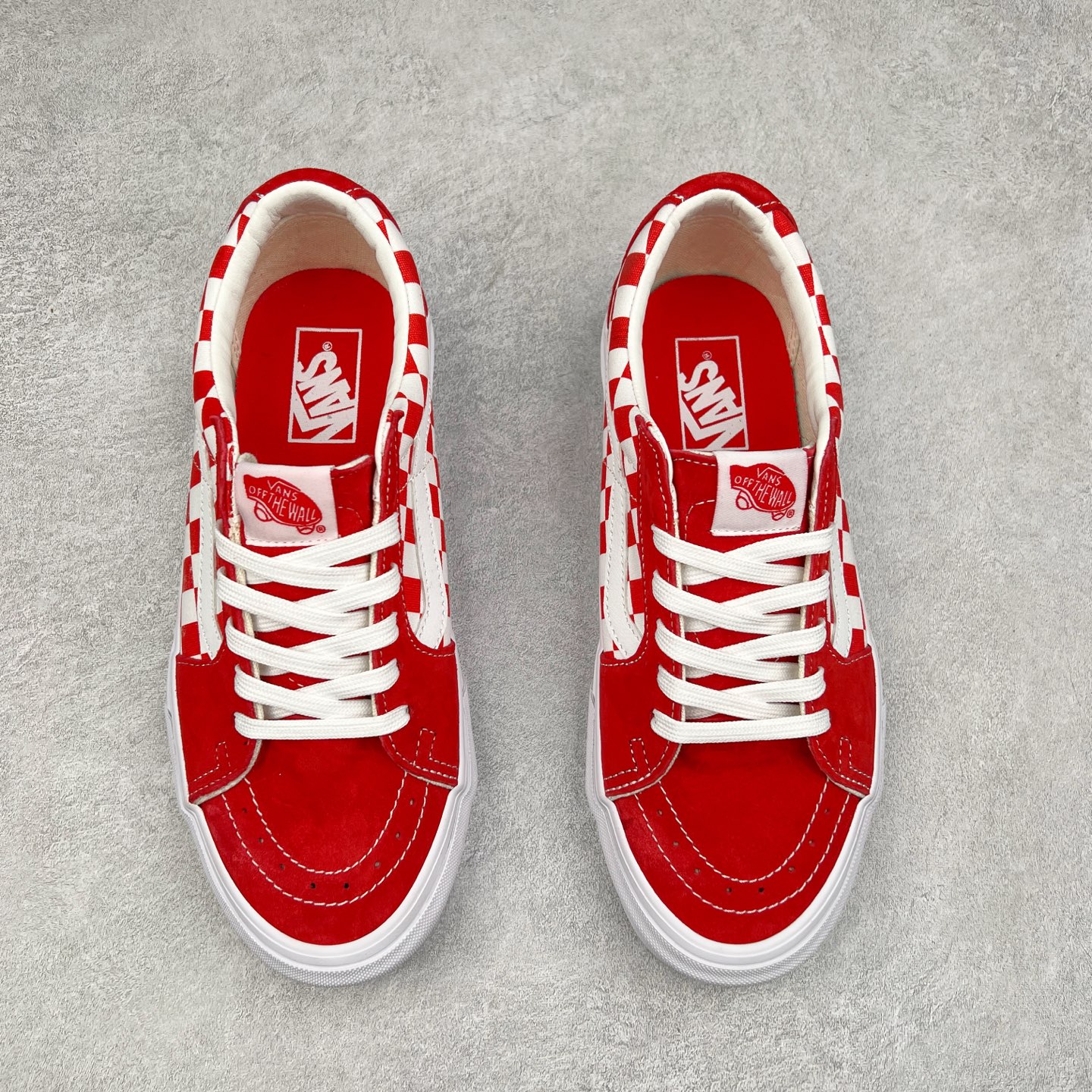 图片[2]-Vans SK8-Low 白红棋盘格 范斯官方 全新一代撞色硫化帆布鞋 该鞋款运用白线勾勒出整体造型效果，以SK8-low鞋身为蓝本，复古撞色风格极具辨识度，上脚更容易凸显自我穿搭风格。 货号：VN0A4UUK4W9 尺码：35 36 36.5 37 38 38.5 39 40 40.5 41 42 42.5 43 44-选品中心