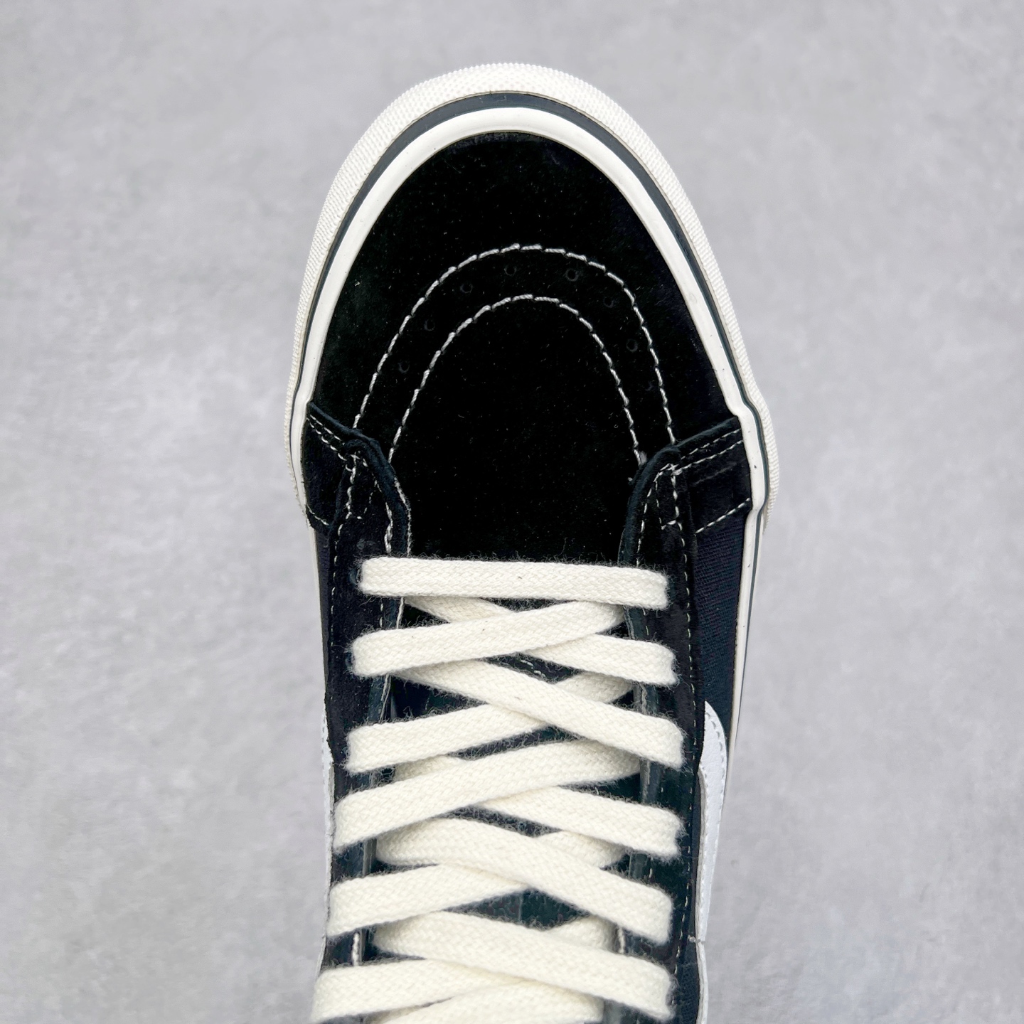 图片[4]-Vans SK8 Mte-1 黑白高帮 范斯官方 防滑耐磨休闲高帮滑板鞋 经典SK8鞋型搭配经典黑白配色 时尚百搭 后跟红色提拉和鞋带口铁扣点缀 简约不简单 华夫格生胶鞋底 防滑耐磨 抓地力强 货号：VN0A5HZY6BT 尺码：35 36 36.5 37 38 38.5 39 40 40.5 41 42 42.5 43 44-选品中心