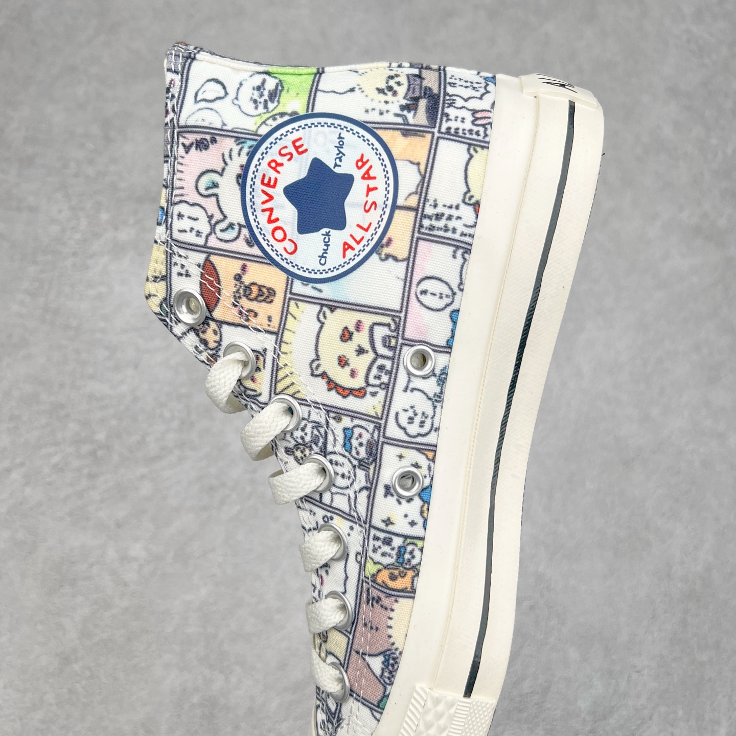 图片[7]-Chiikawa x Converse All Star CM 新款日系漫画联名 休闲时尚帆布鞋 整体鞋身以匡威经典All Star 鞋型为蓝本 米白鞋身融入Chiikawa的元素漫画 手绘各种角色图案 内侧隐藏三小只吃蛋糕的图案 细节满满 货号：31314150 尺码：35 36 36.5 37 37.5 38 39 39.5 40 41 41.5 42 42.5 43 44-选品中心